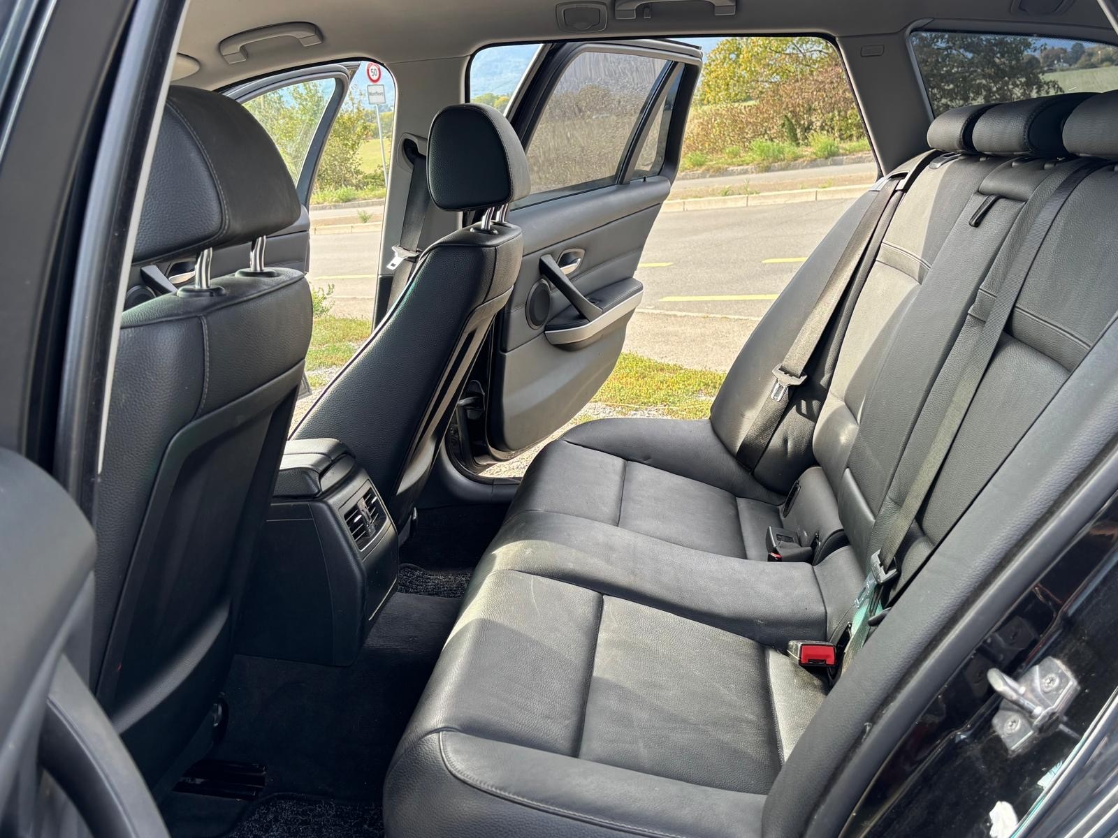 BMW 320d xDrive Touring Steptronic-image-10
