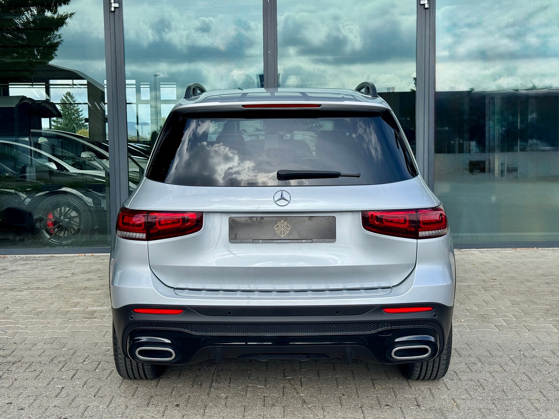 MERCEDES-BENZ GLB 250 4Matic AMG Line 8G-Tronic-image-4