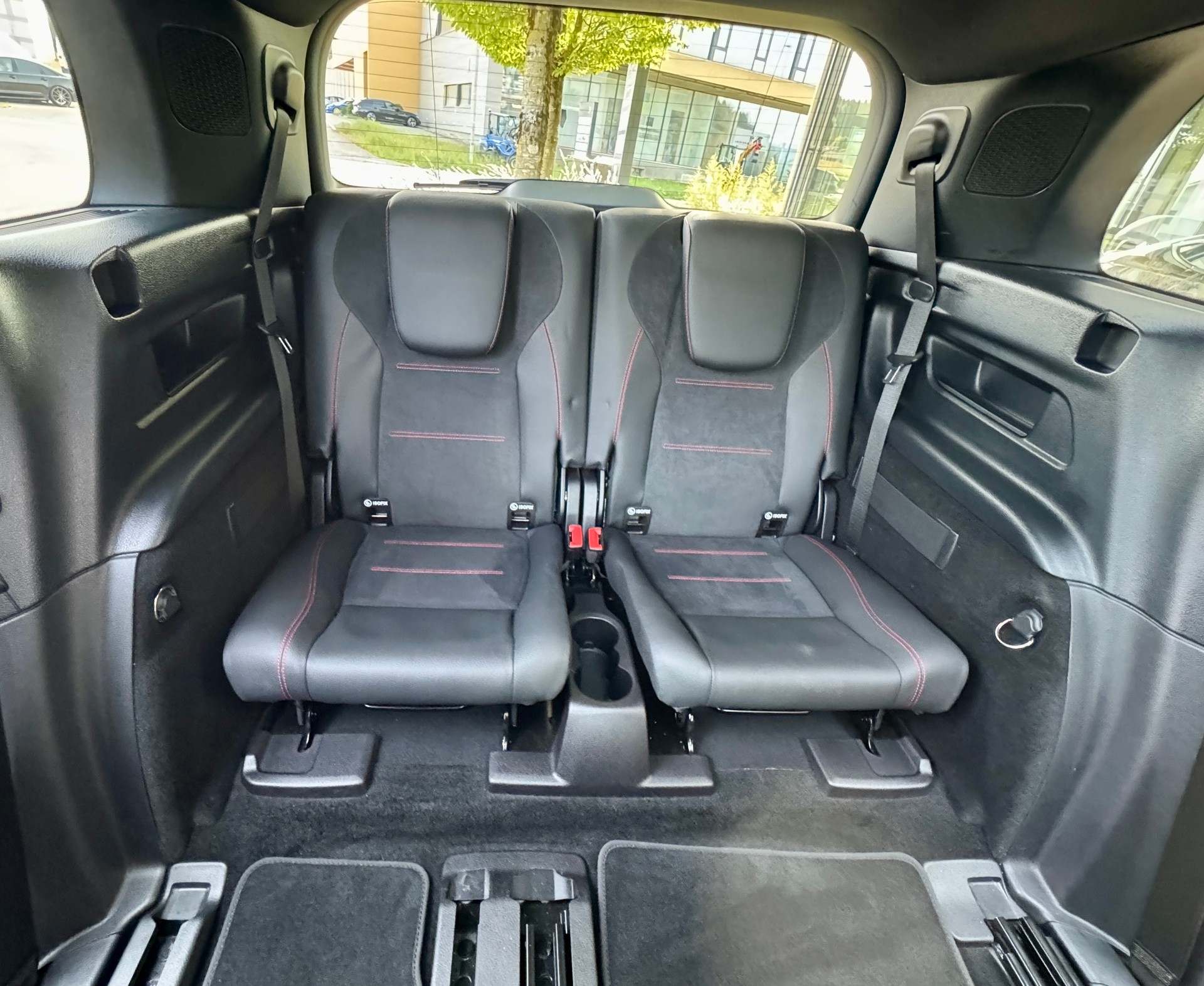 MERCEDES-BENZ GLB 250 4Matic AMG Line 8G-Tronic-image-12