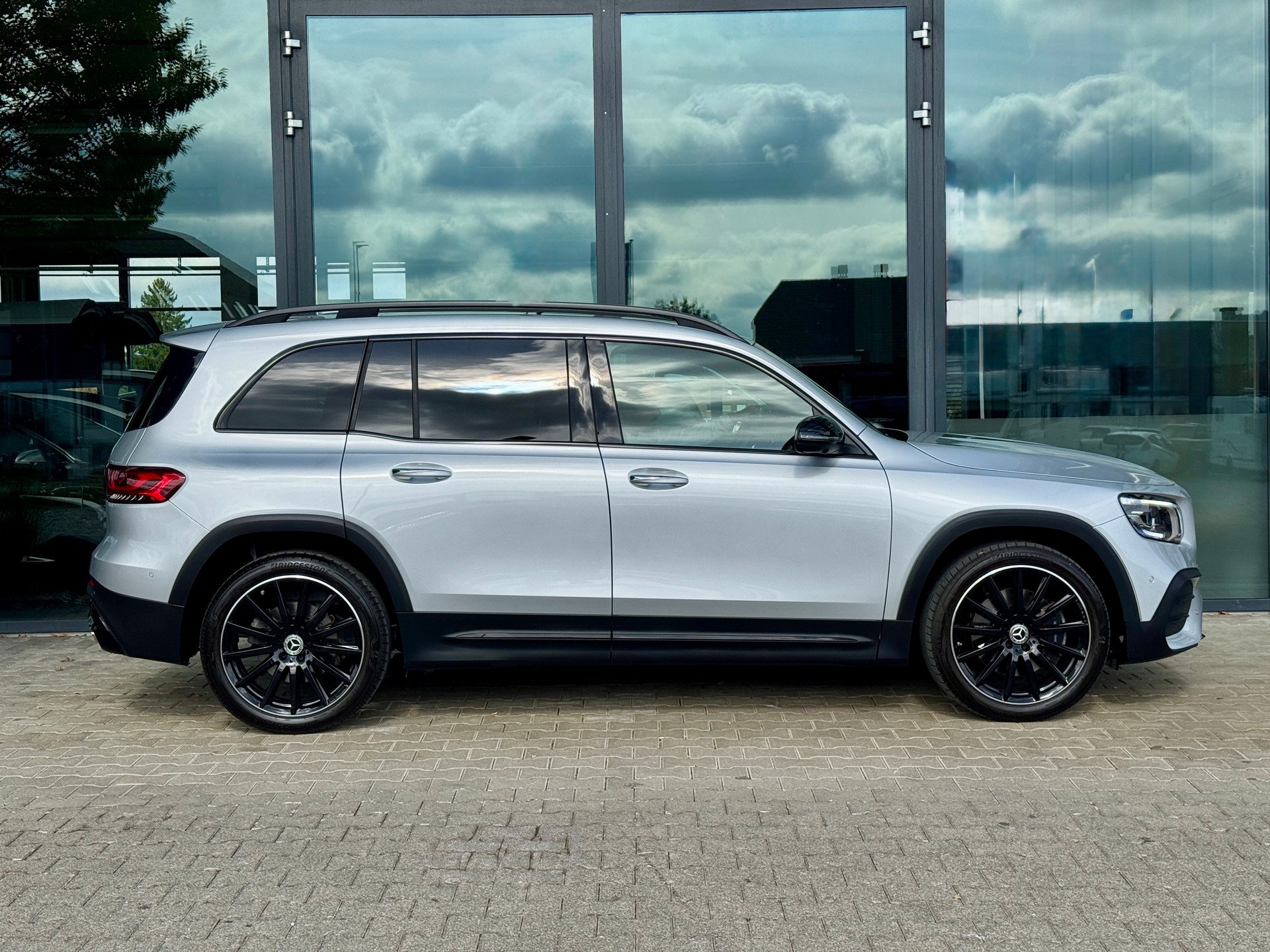 MERCEDES-BENZ GLB 250 4Matic AMG Line 8G-Tronic-image-6