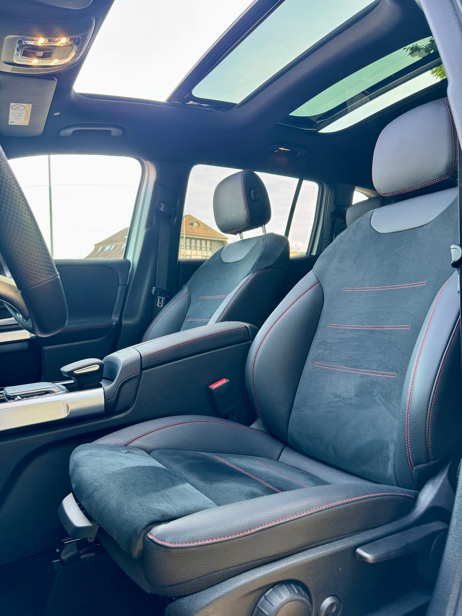MERCEDES-BENZ GLB 250 4Matic AMG Line 8G-Tronic-image-10