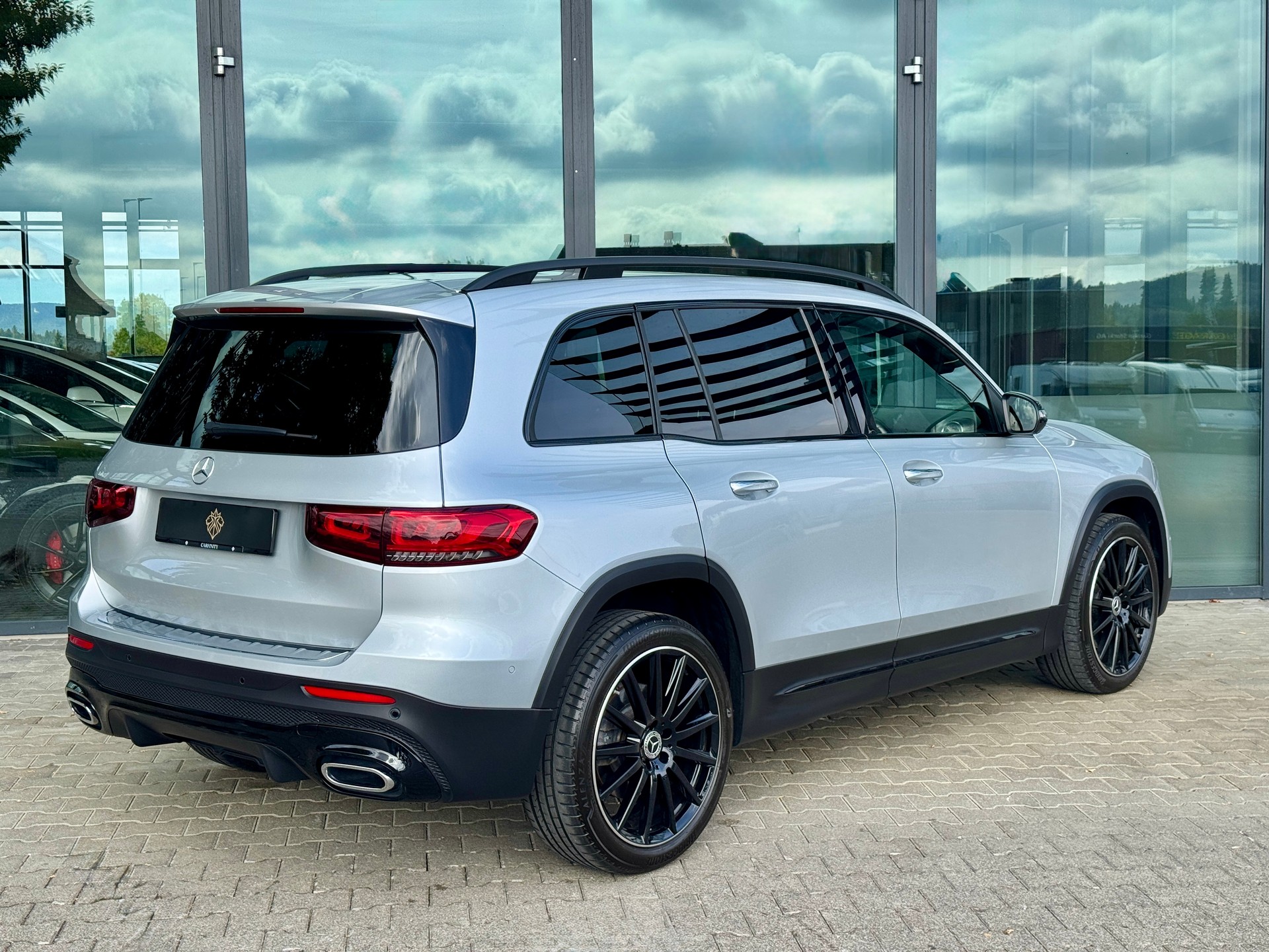MERCEDES-BENZ GLB 250 4Matic AMG Line 8G-Tronic-image-5