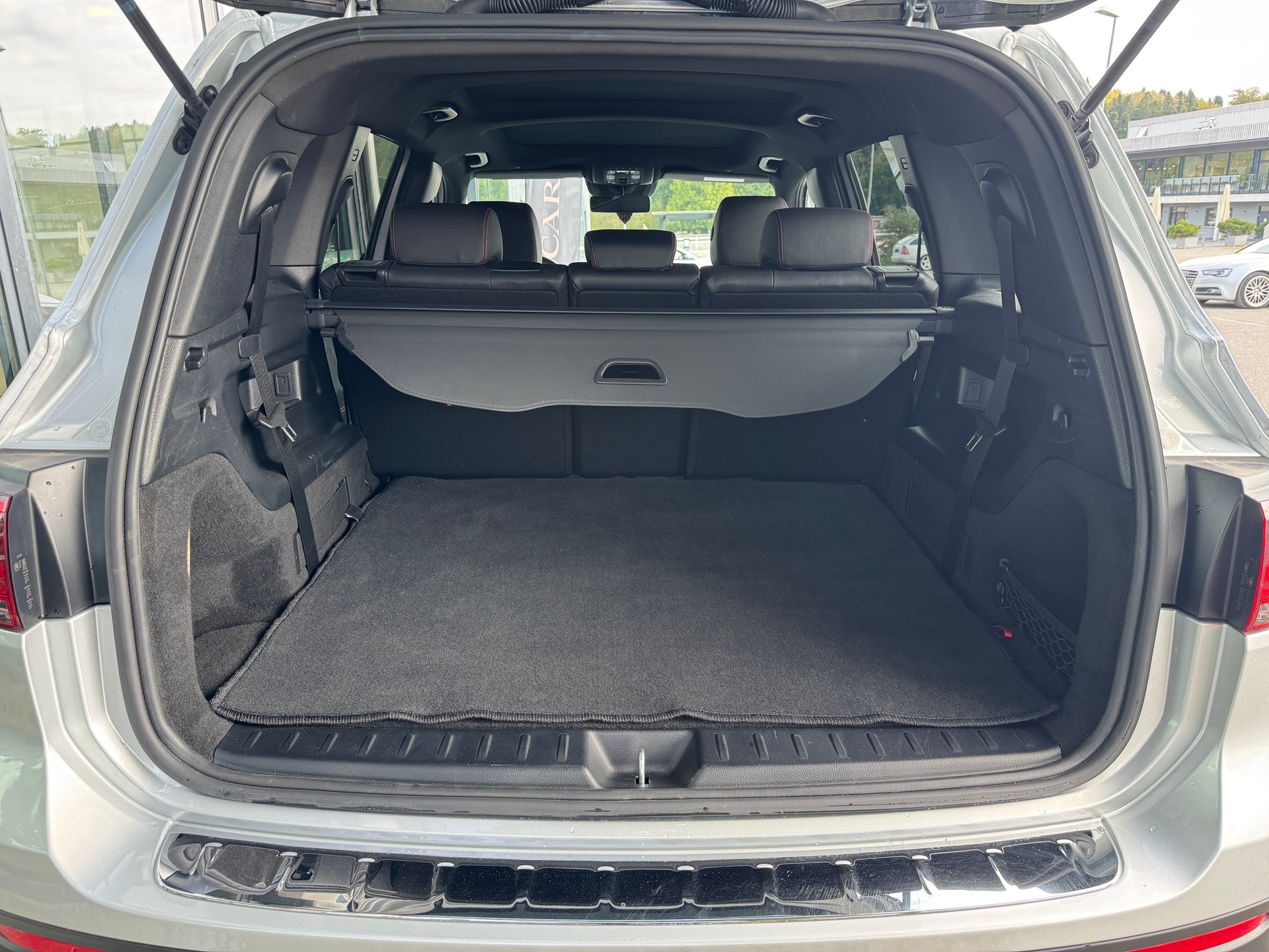 MERCEDES-BENZ GLB 250 4Matic AMG Line 8G-Tronic-image-13