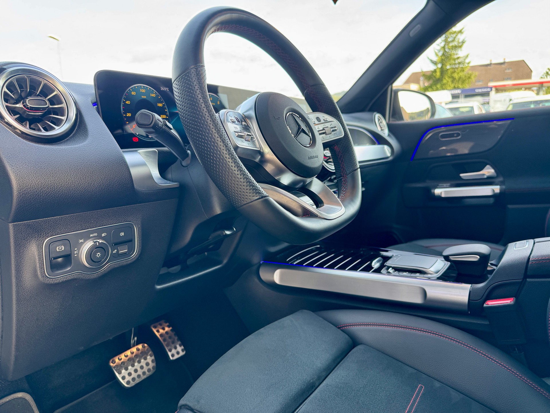 MERCEDES-BENZ GLB 250 4Matic AMG Line 8G-Tronic-image-8