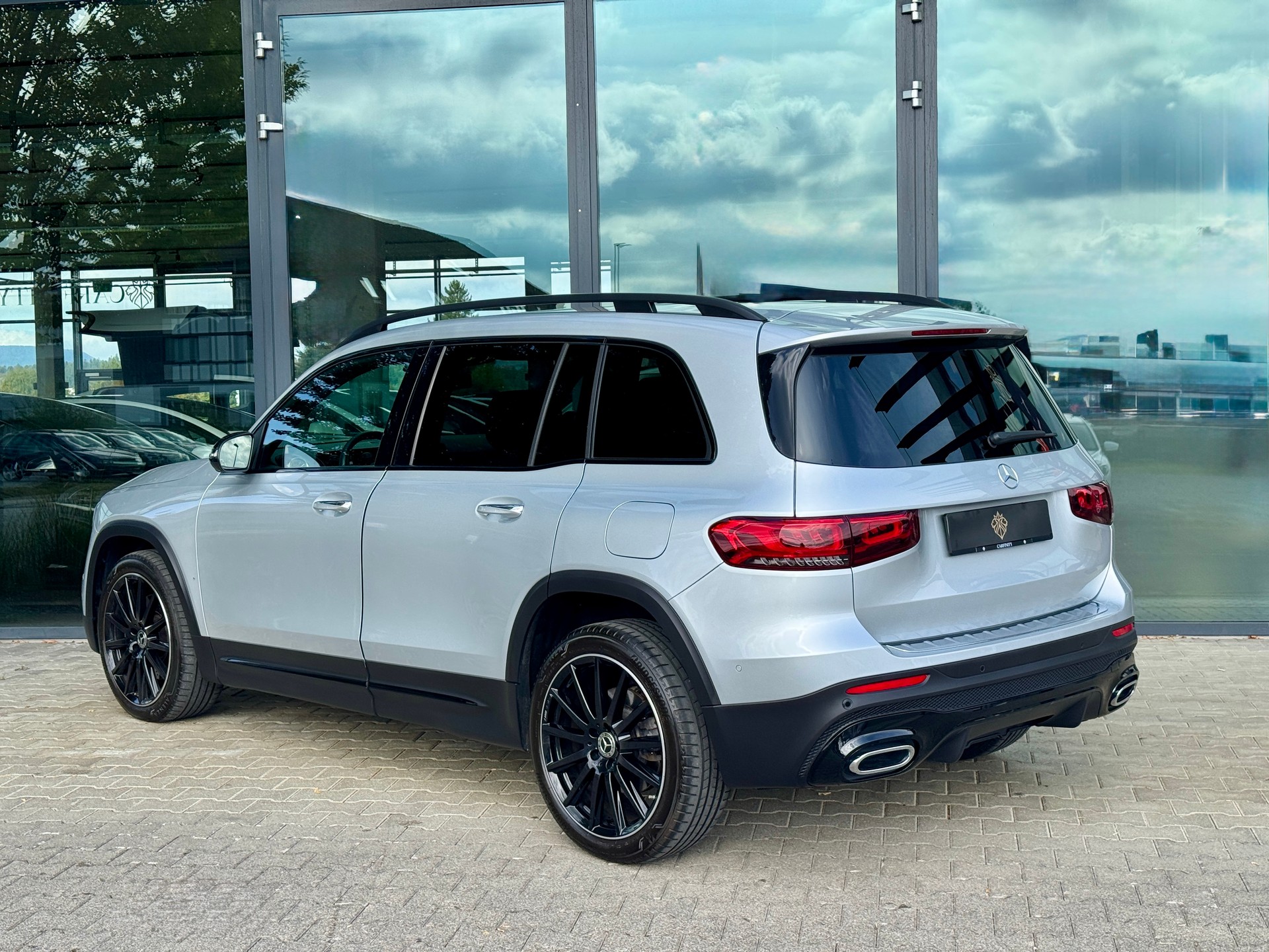 MERCEDES-BENZ GLB 250 4Matic AMG Line 8G-Tronic-image-3