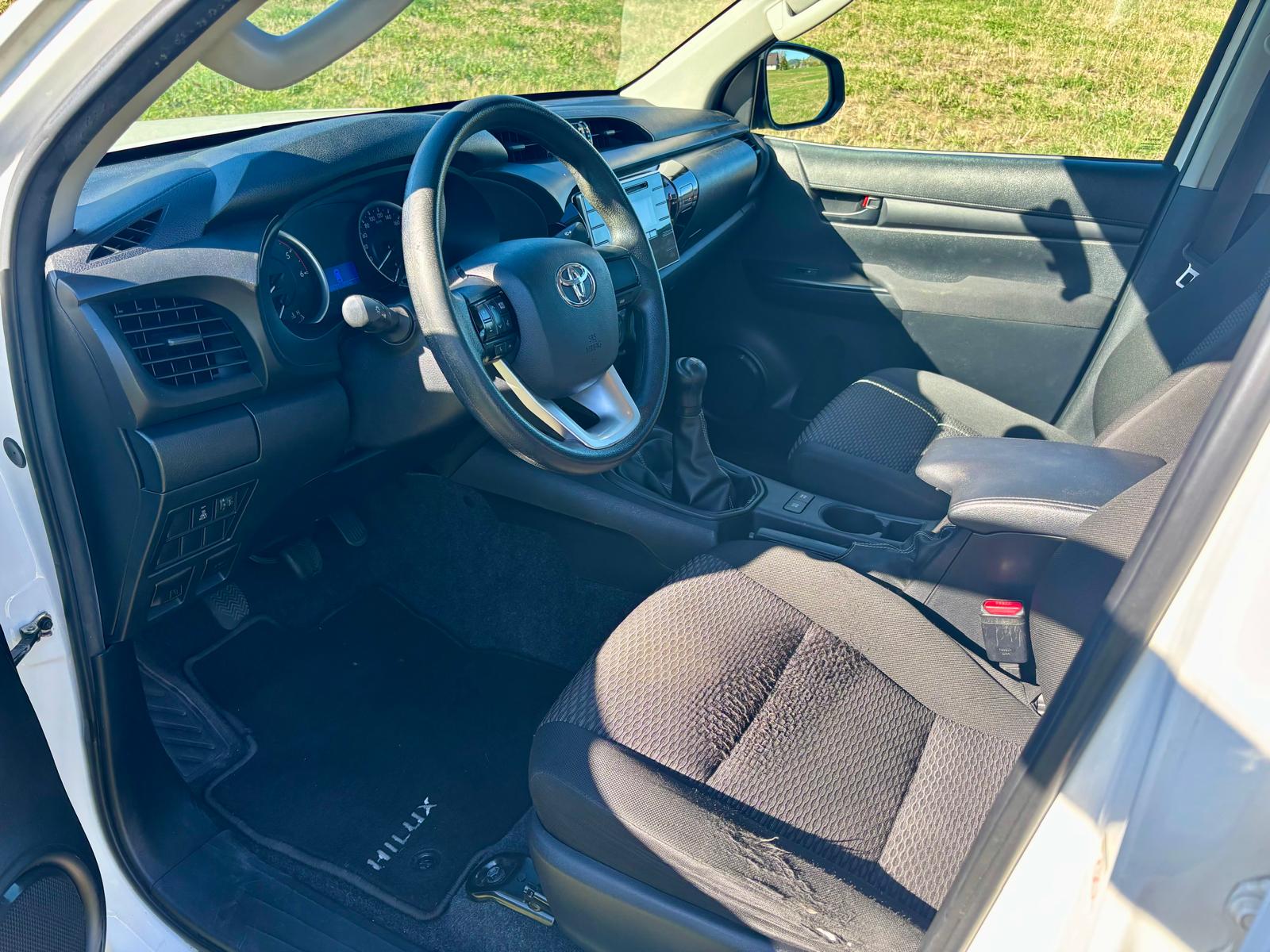 TOYOTA Hilux 2.4D-4D Luna Double Cab 4x4-image-6