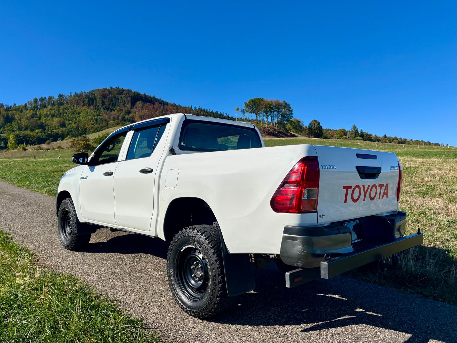 TOYOTA Hilux 2.4D-4D Luna Double Cab 4x4-image-2
