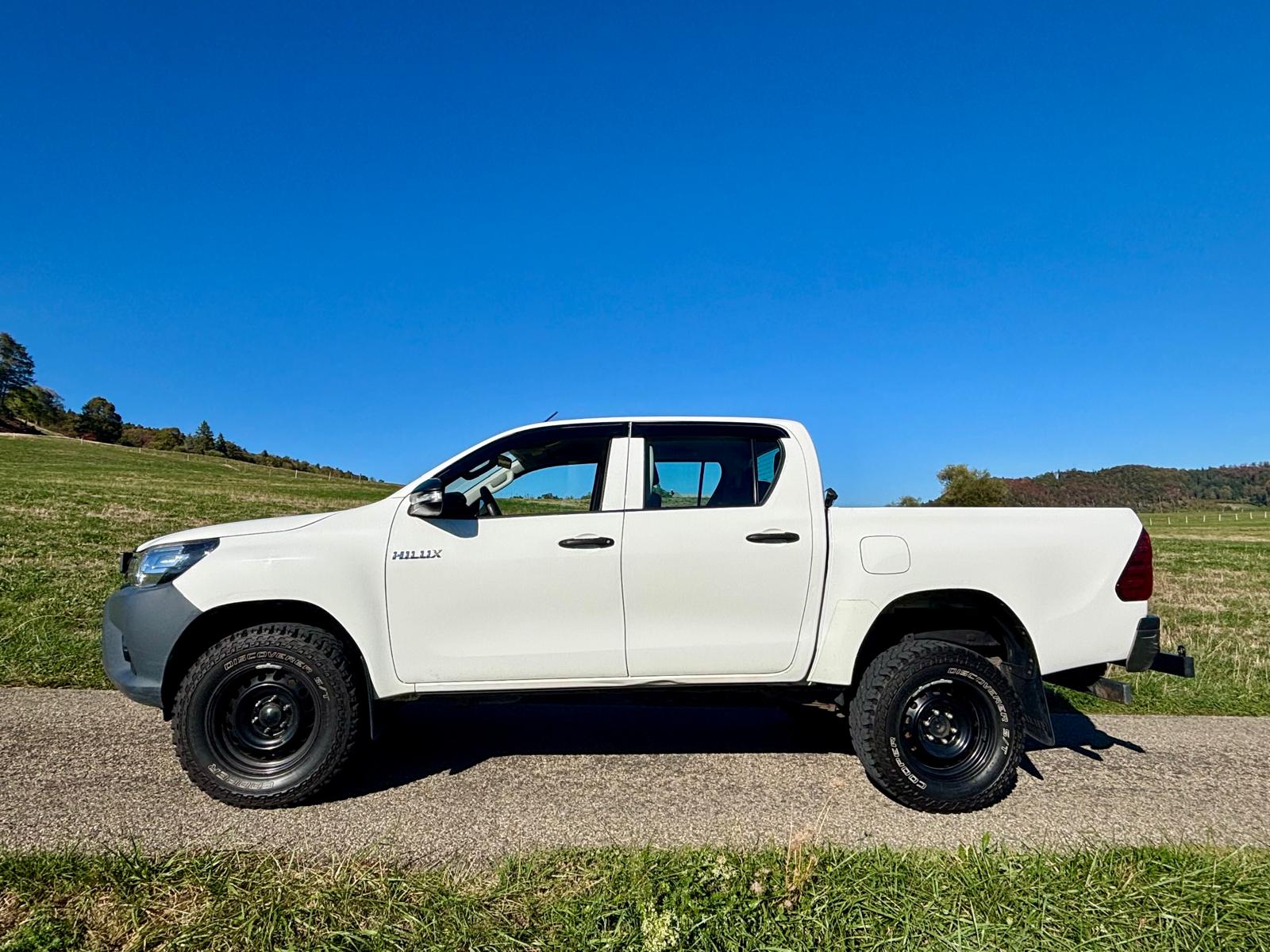 TOYOTA Hilux 2.4D-4D Luna Double Cab 4x4-image-1