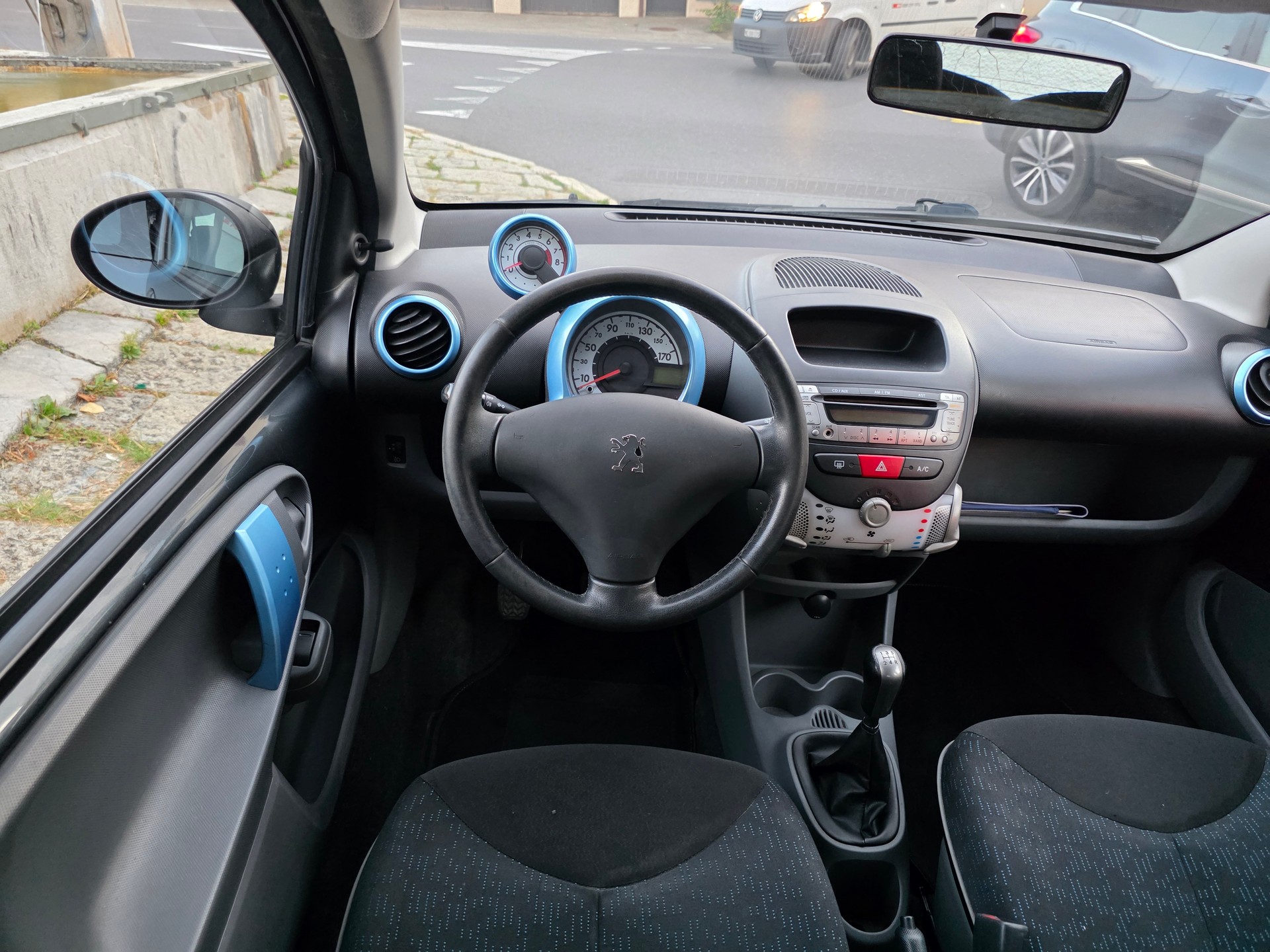 PEUGEOT 107 1.0 Swiss Edition-image-5