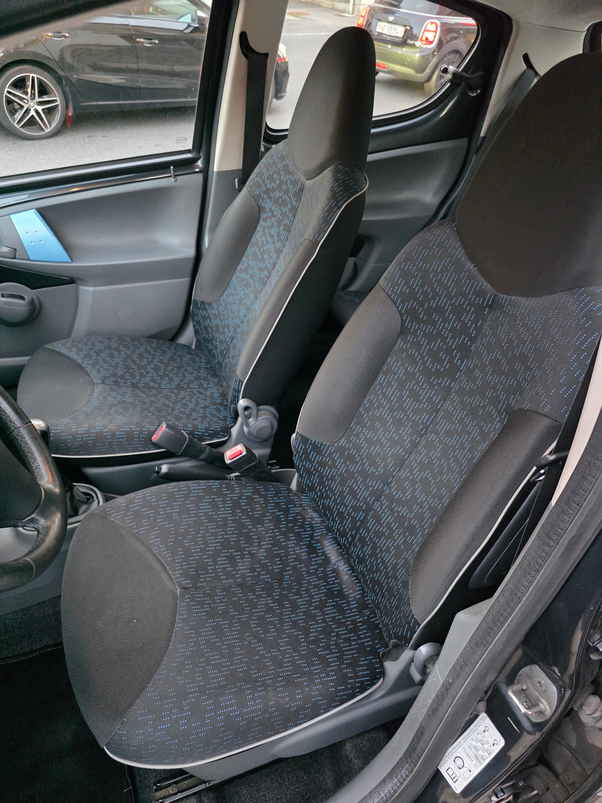 PEUGEOT 107 1.0 Swiss Edition-image-7