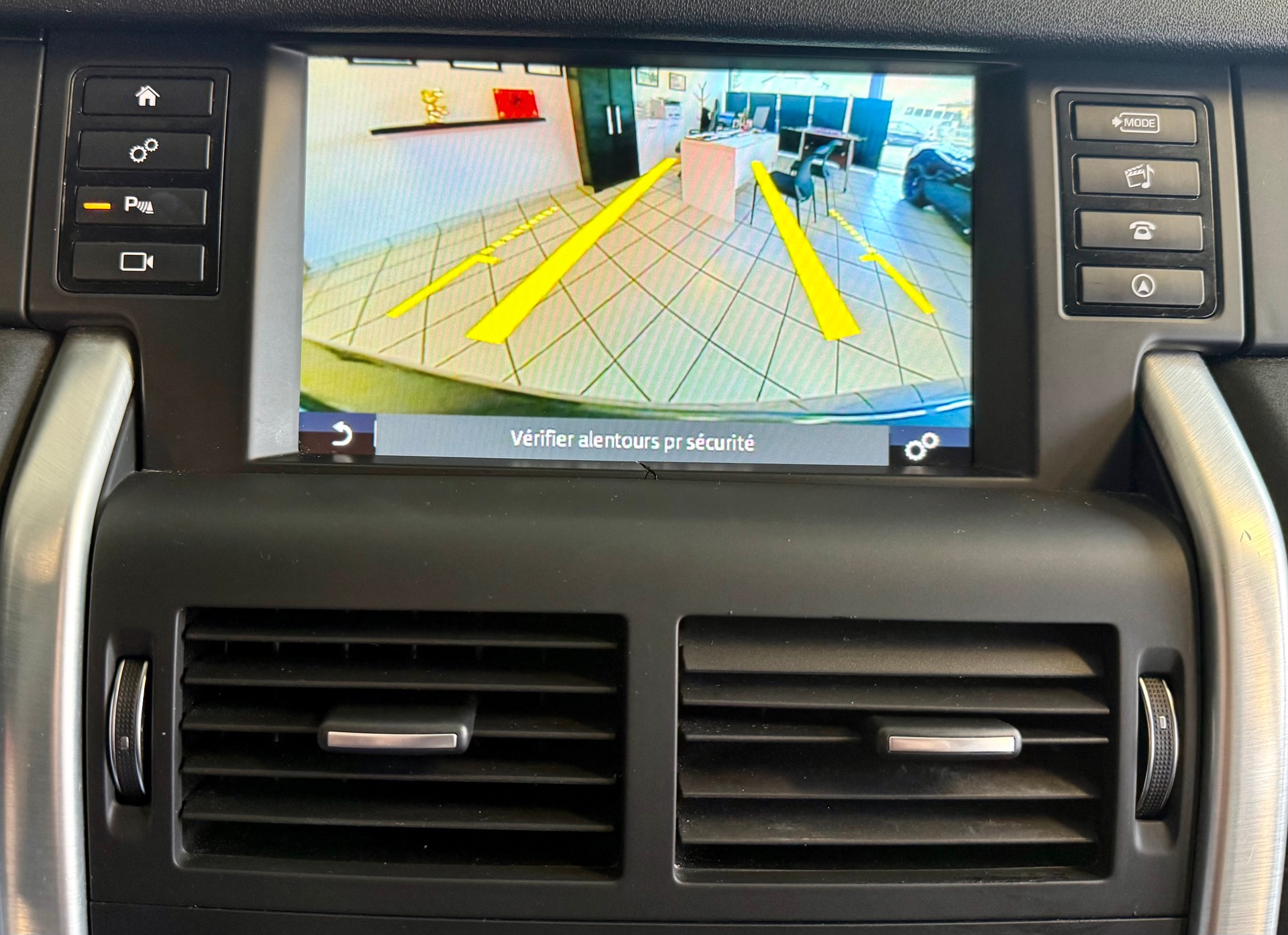 LAND ROVER Discovery Sport 2.0 TD4 HSE AT9-image-19