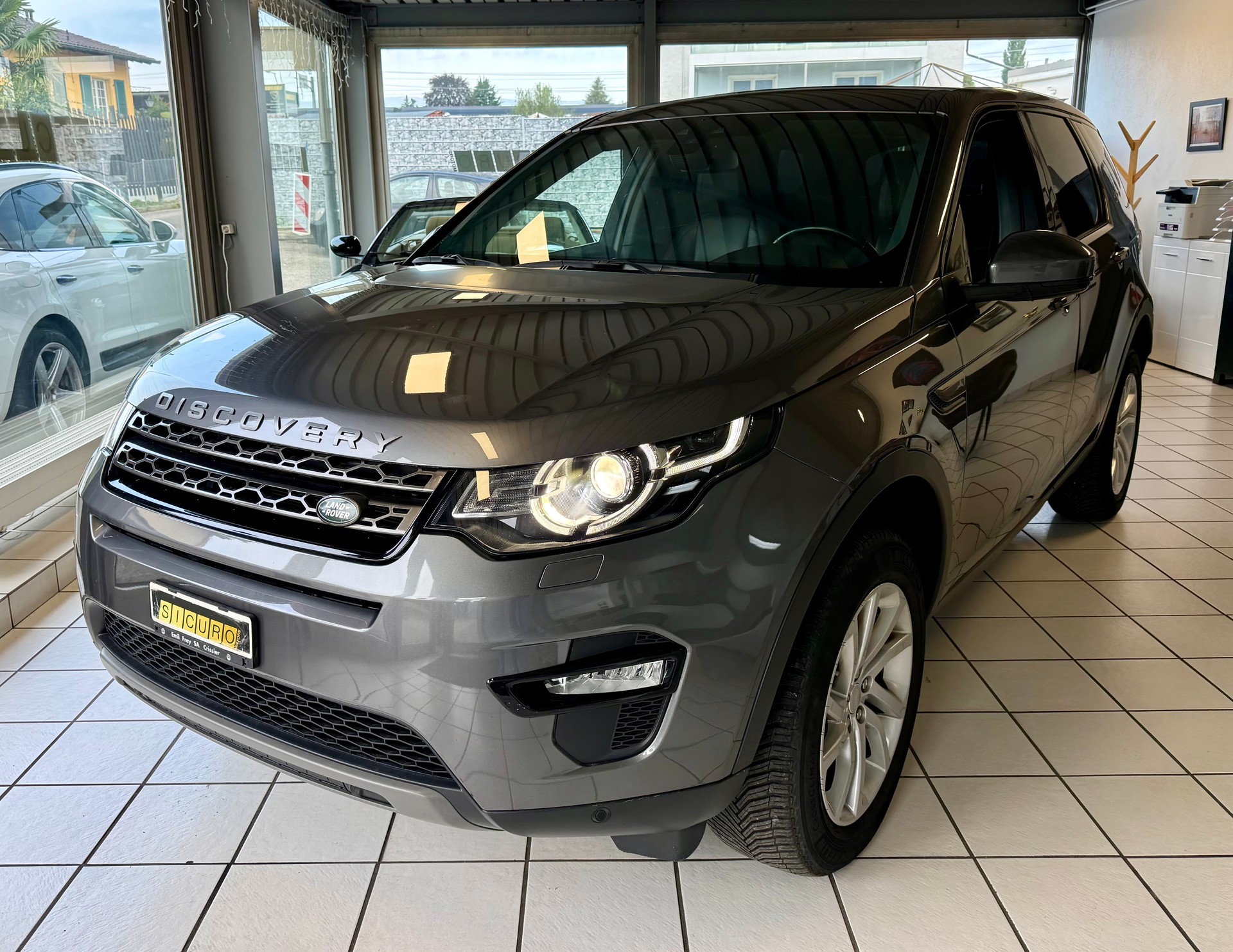 LAND ROVER Discovery Sport 2.0 TD4 HSE AT9-image-3