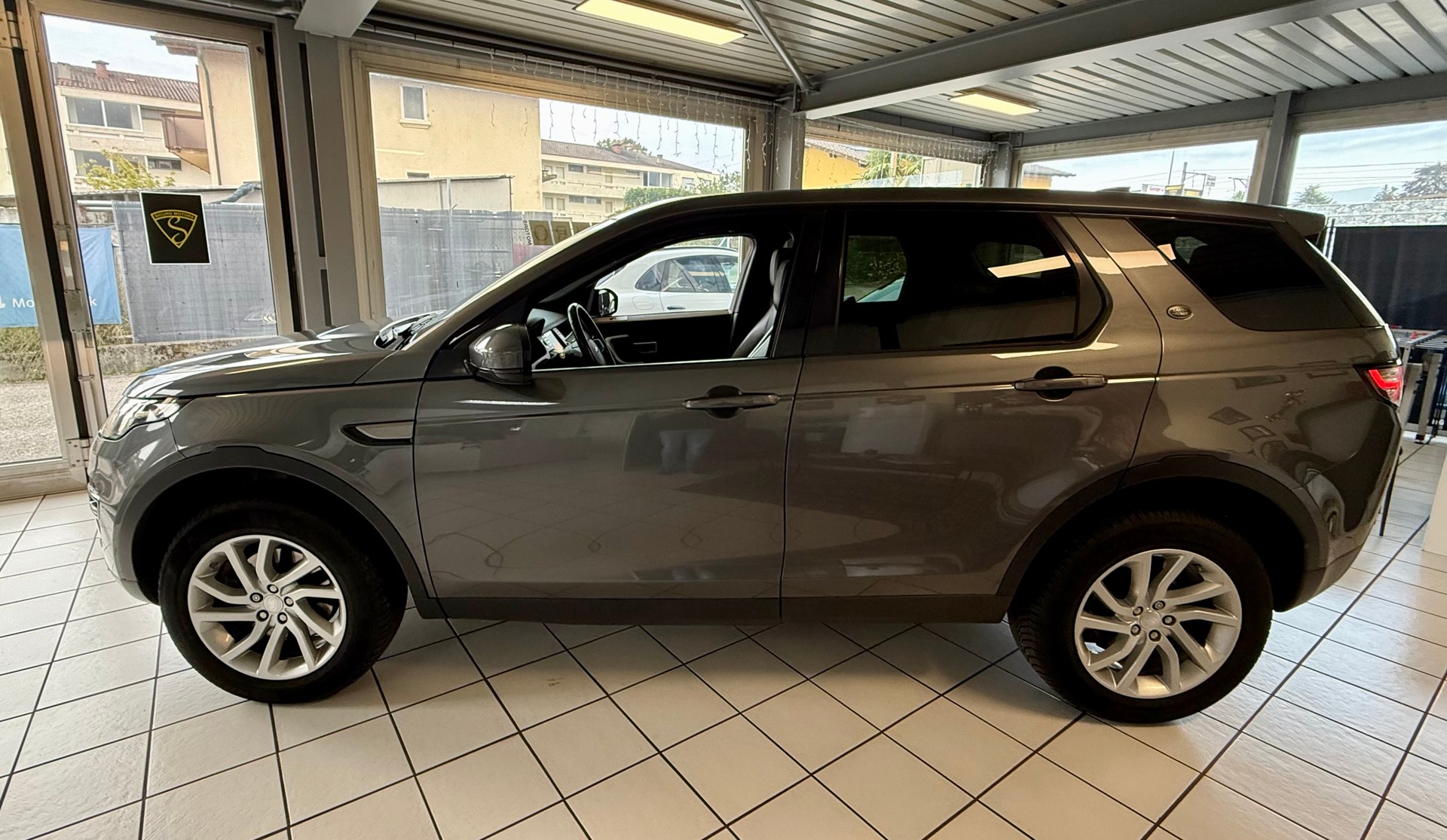 LAND ROVER Discovery Sport 2.0 TD4 HSE AT9-image-5