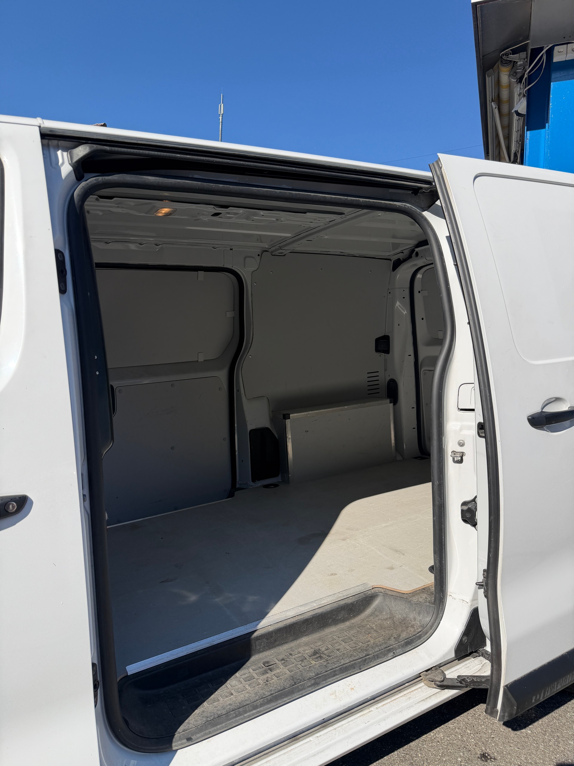 CITROEN Jumpy 2.0 BlueHDi 140 M Club EAT8-image-8