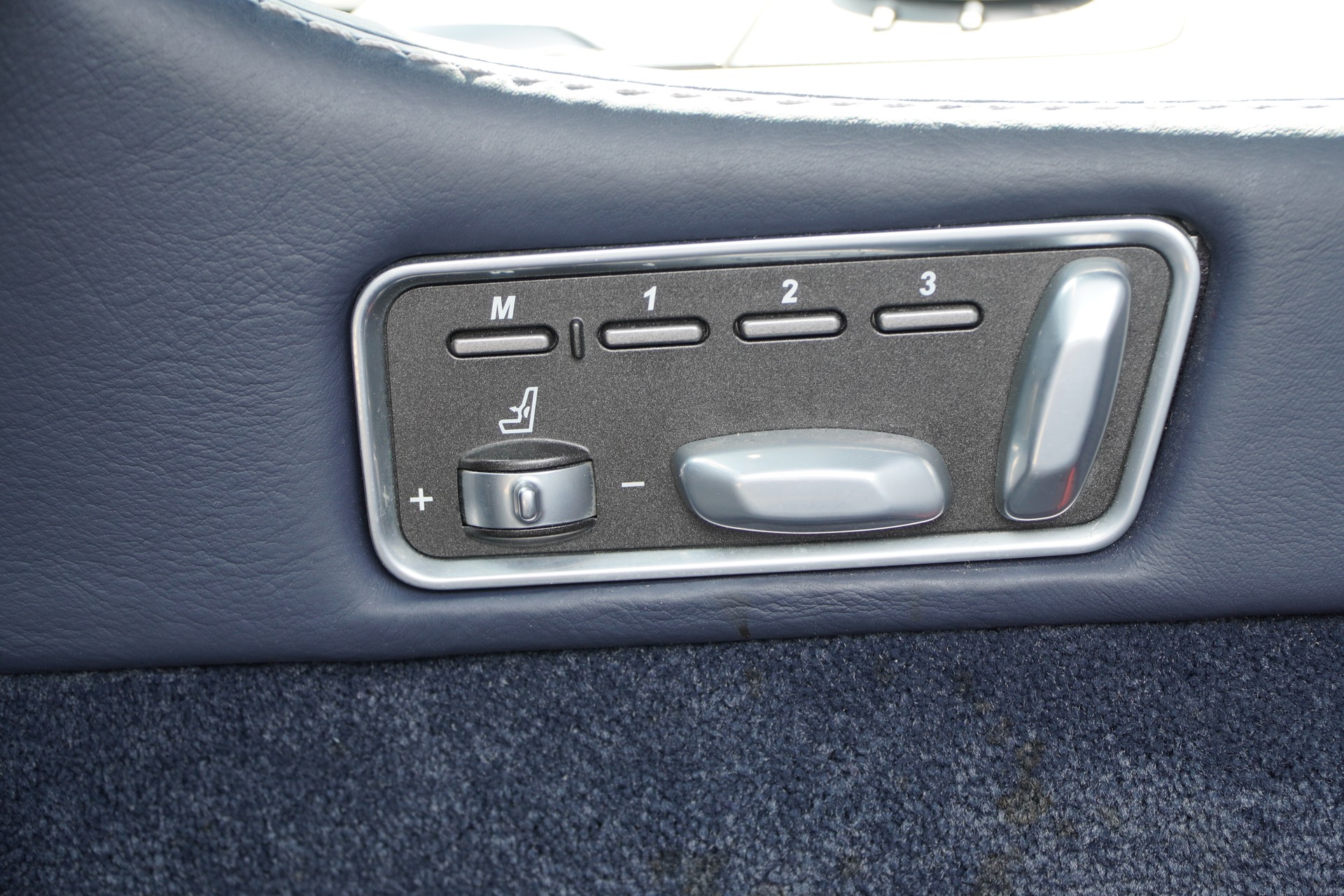 ASTON MARTIN Rapide 5.9 V12 Touchtronic 2-image-19