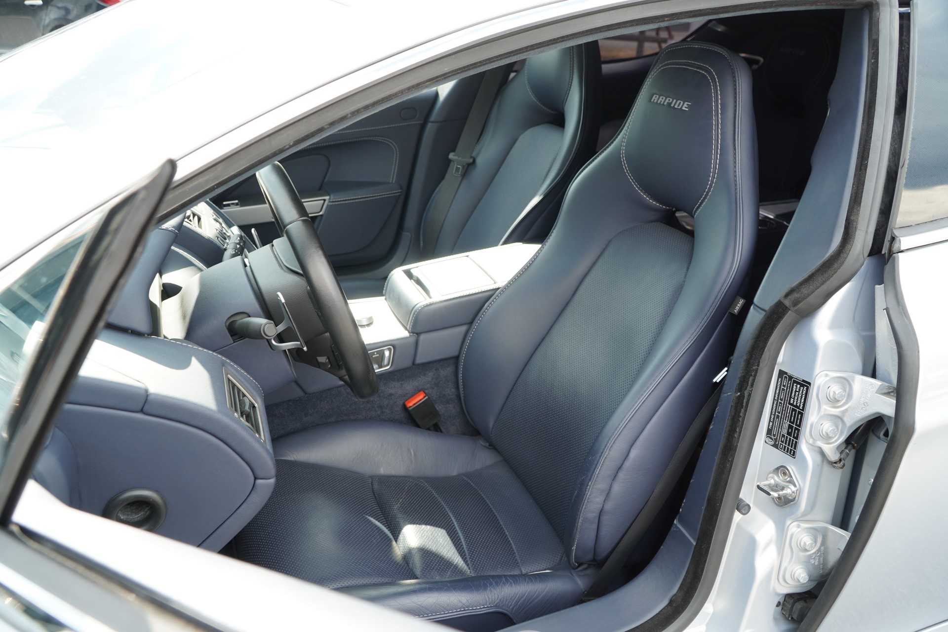 ASTON MARTIN Rapide 5.9 V12 Touchtronic 2-image-21