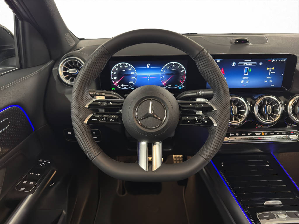 MERCEDES-BENZ GLA 250 Swiss Star-image-11