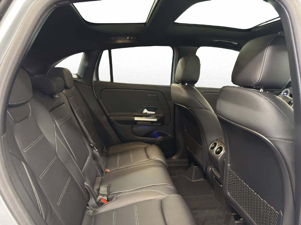 MERCEDES-BENZ GLA 250 Swiss Star-image-12