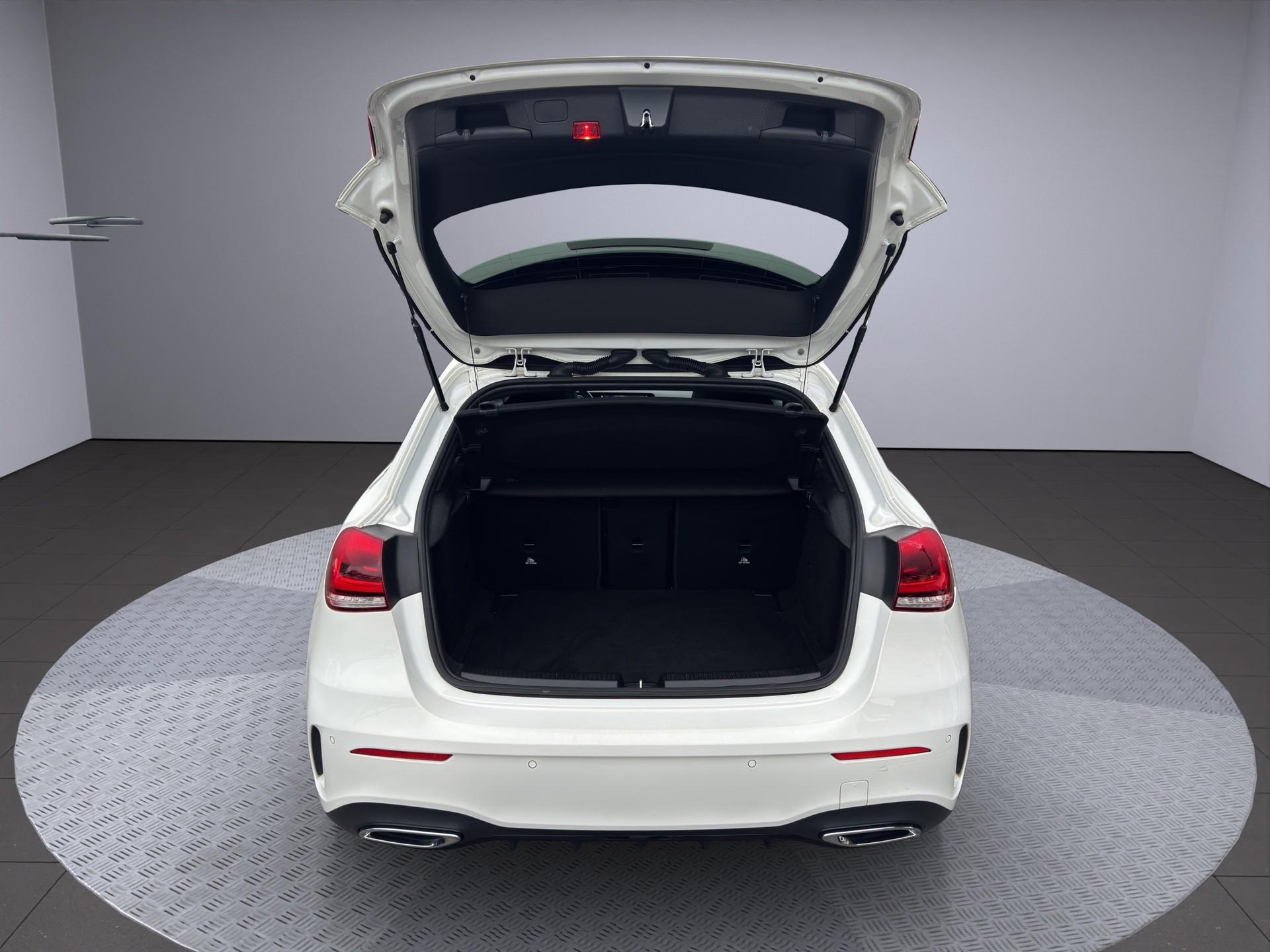 MERCEDES-BENZ A 220 AMG Line 7G-DCT 4Matic-image-16