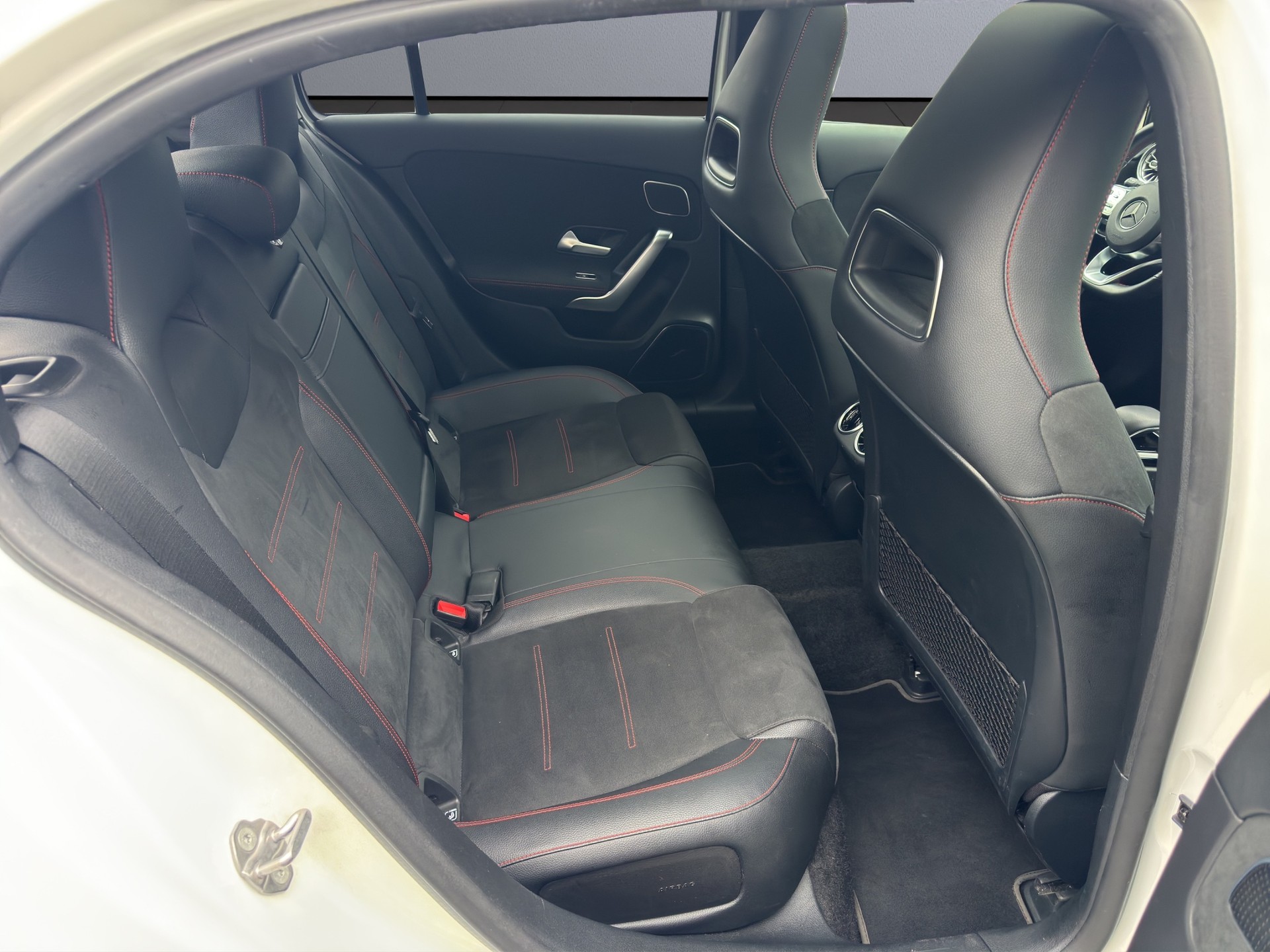 MERCEDES-BENZ A 220 AMG Line 7G-DCT 4Matic-image-15