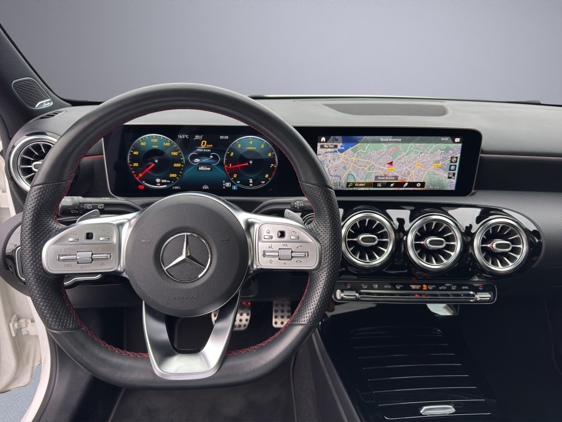 MERCEDES-BENZ A 220 AMG Line 7G-DCT 4Matic-image-11
