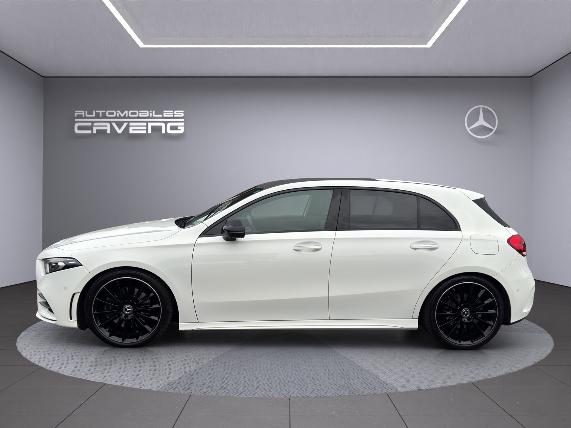 MERCEDES-BENZ A 220 AMG Line 7G-DCT 4Matic-showroom-element-1
