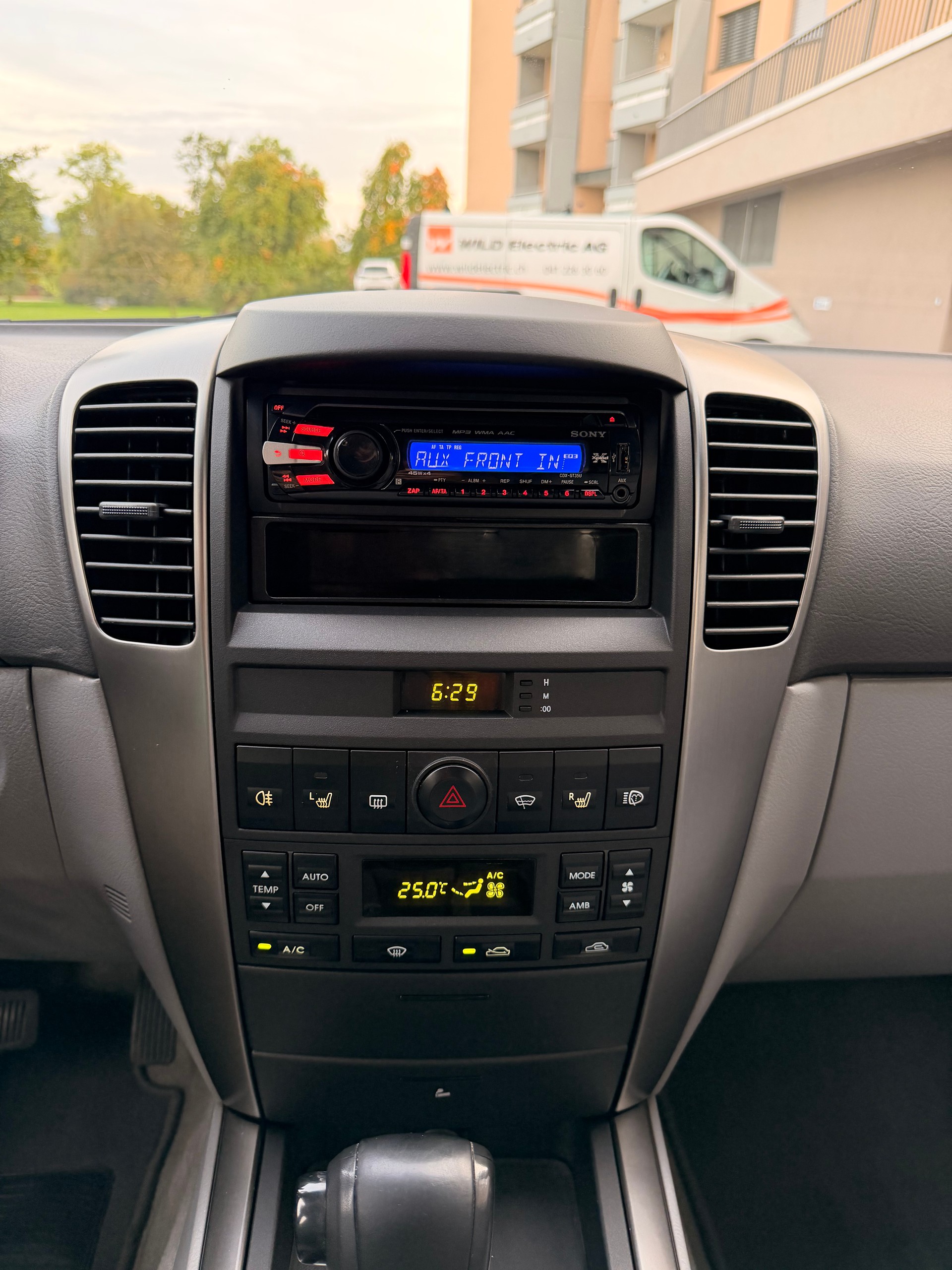 KIA Sorento 2.5 CRDI EX-image-10