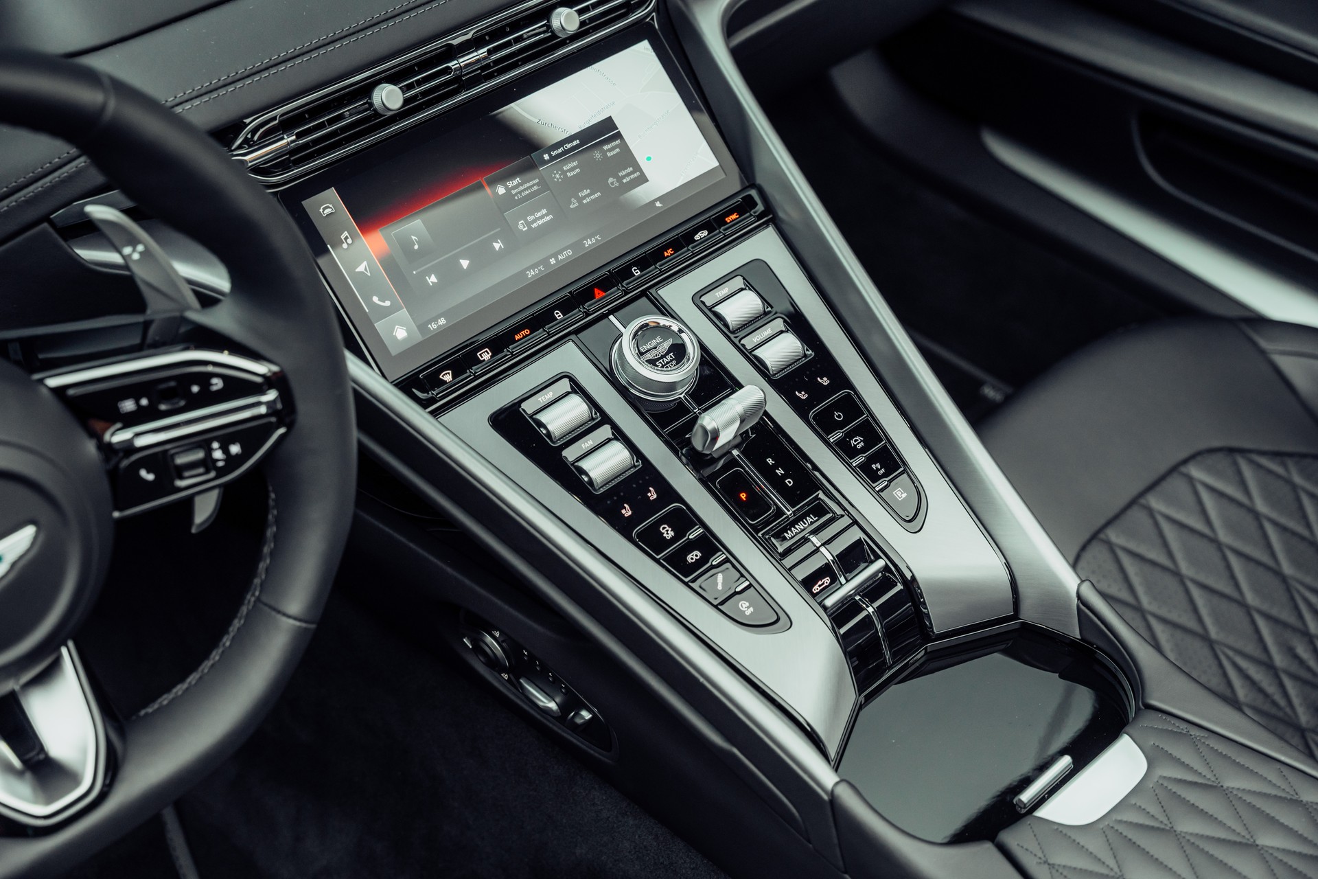 ASTON MARTIN DB12 Volante 4.0 V8 Bi-Turbo-image-10