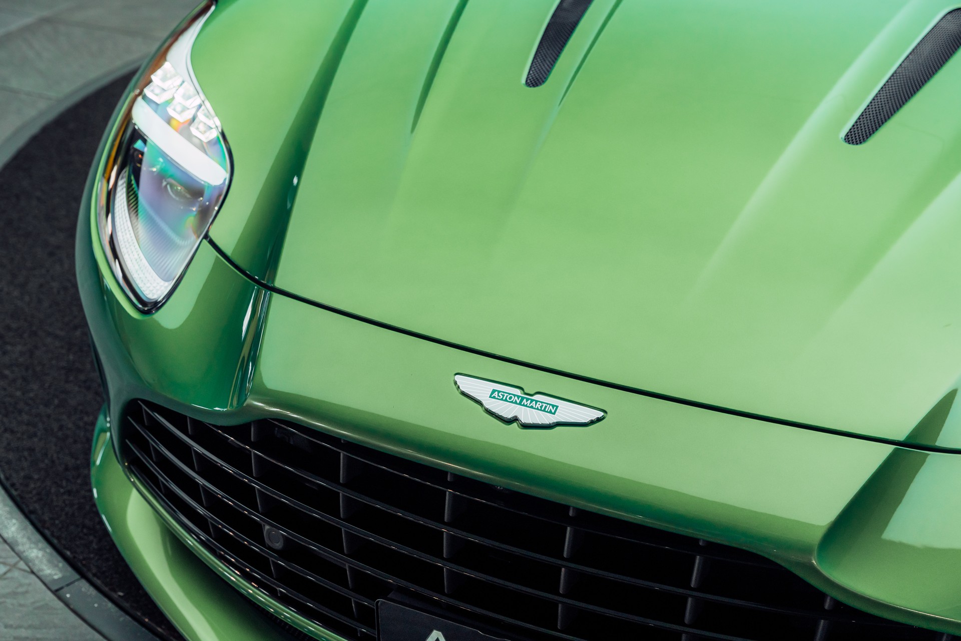 ASTON MARTIN DB12 Volante 4.0 V8 Bi-Turbo-image-17