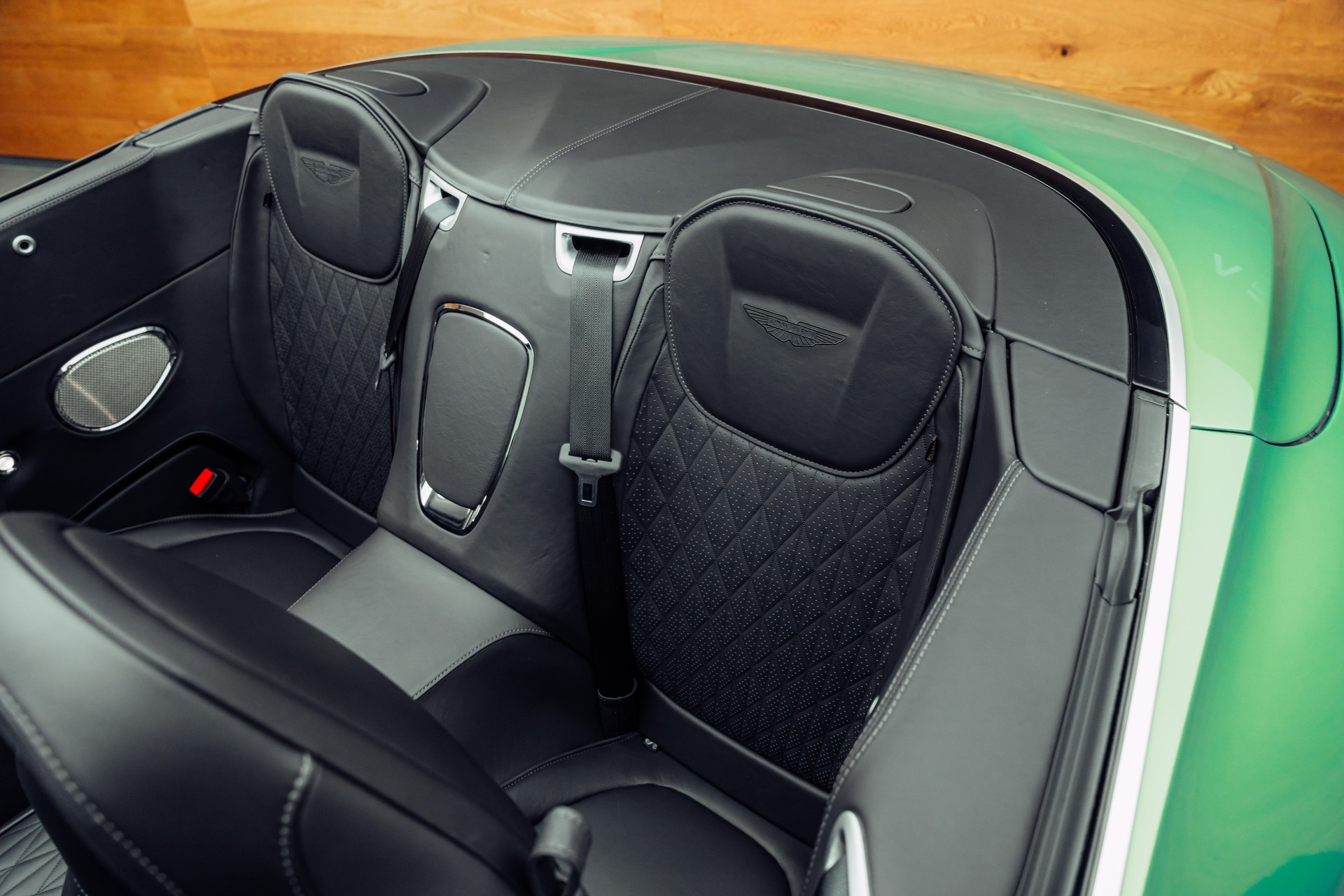 ASTON MARTIN DB12 Volante 4.0 V8 Bi-Turbo-image-7