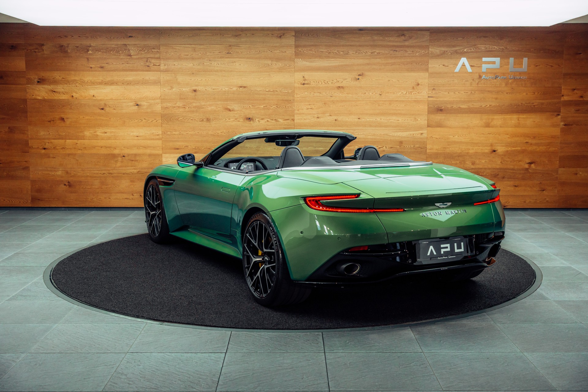 ASTON MARTIN DB12 Volante 4.0 V8 Bi-Turbo-image-2