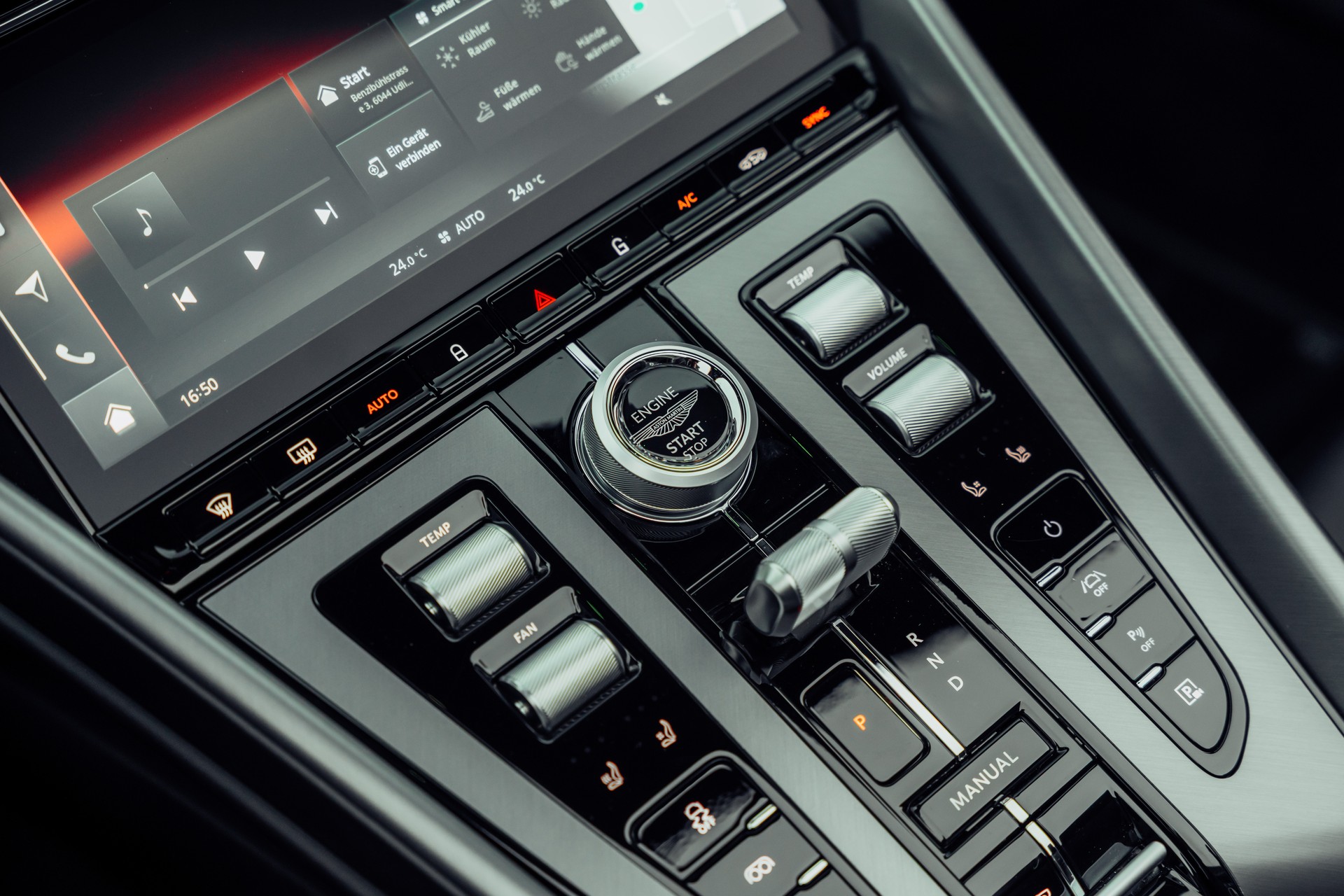 ASTON MARTIN DB12 Volante 4.0 V8 Bi-Turbo-image-12