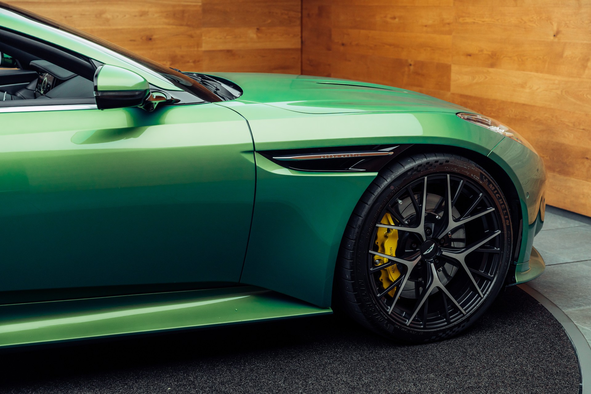 ASTON MARTIN DB12 Volante 4.0 V8 Bi-Turbo-image-20