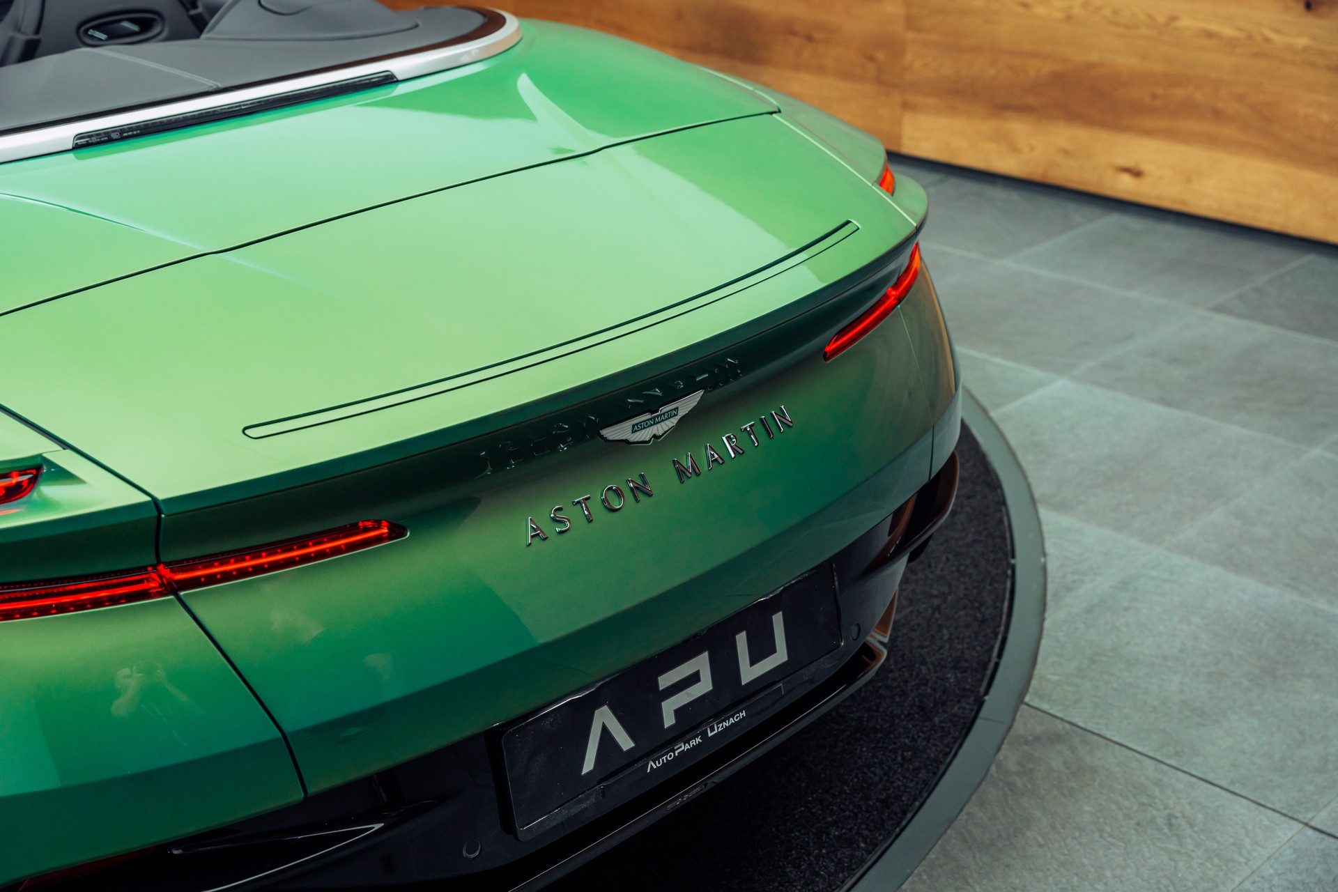 ASTON MARTIN DB12 Volante 4.0 V8 Bi-Turbo-image-19
