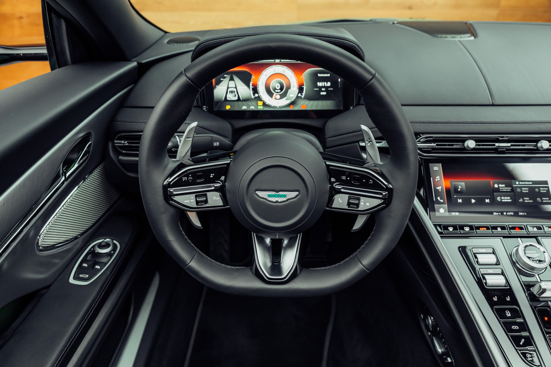 ASTON MARTIN DB12 Volante 4.0 V8 Bi-Turbo-image-13