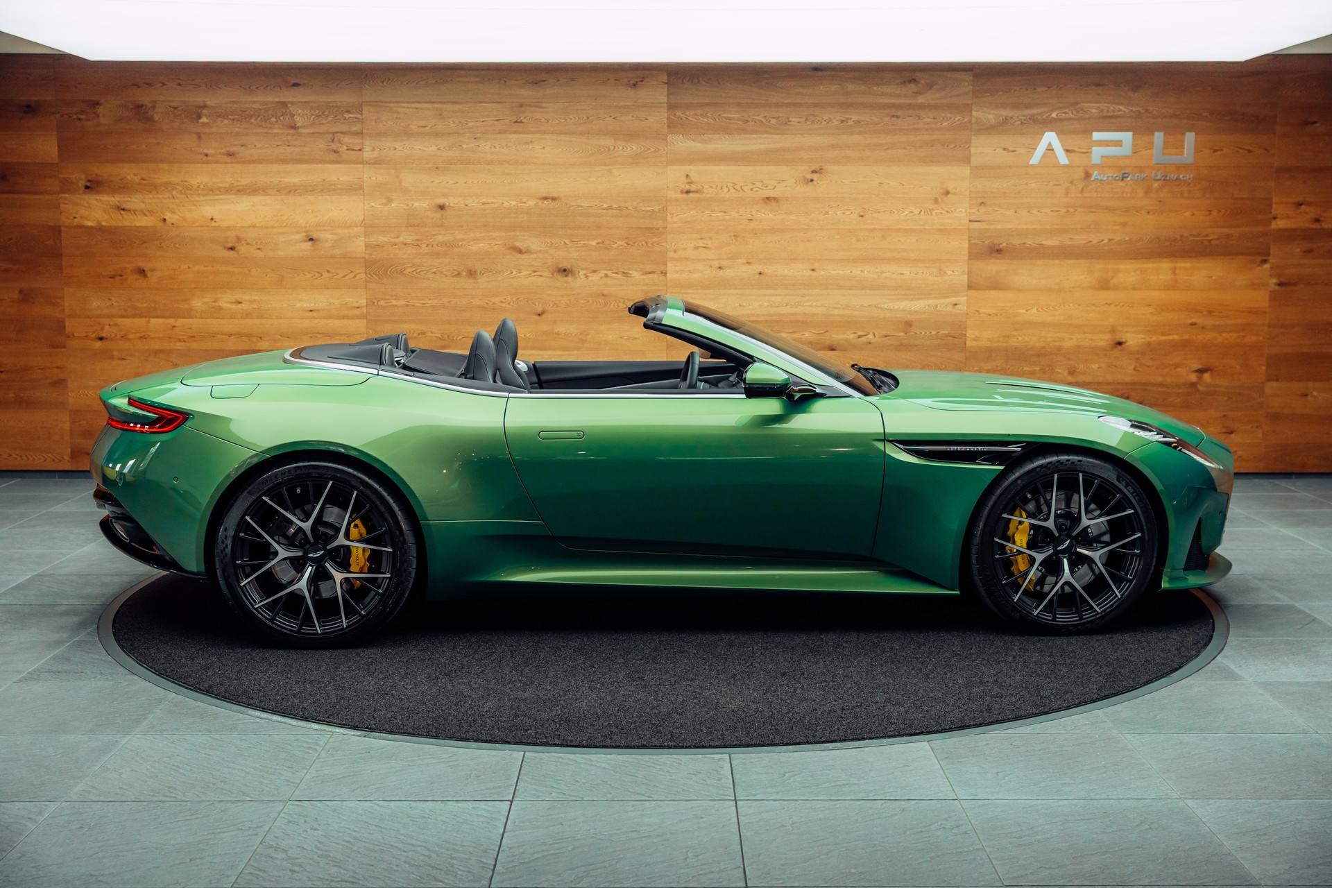 ASTON MARTIN DB12 Volante 4.0 V8 Bi-Turbo-image-9