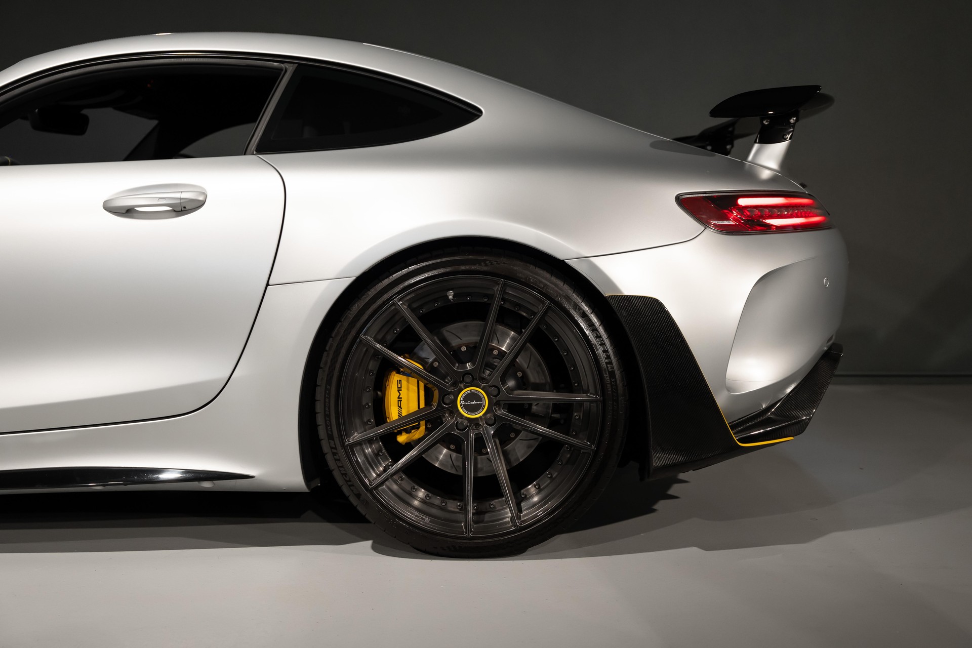 MERCEDES-BENZ AMG GT Coupé AMG GT R-image-12