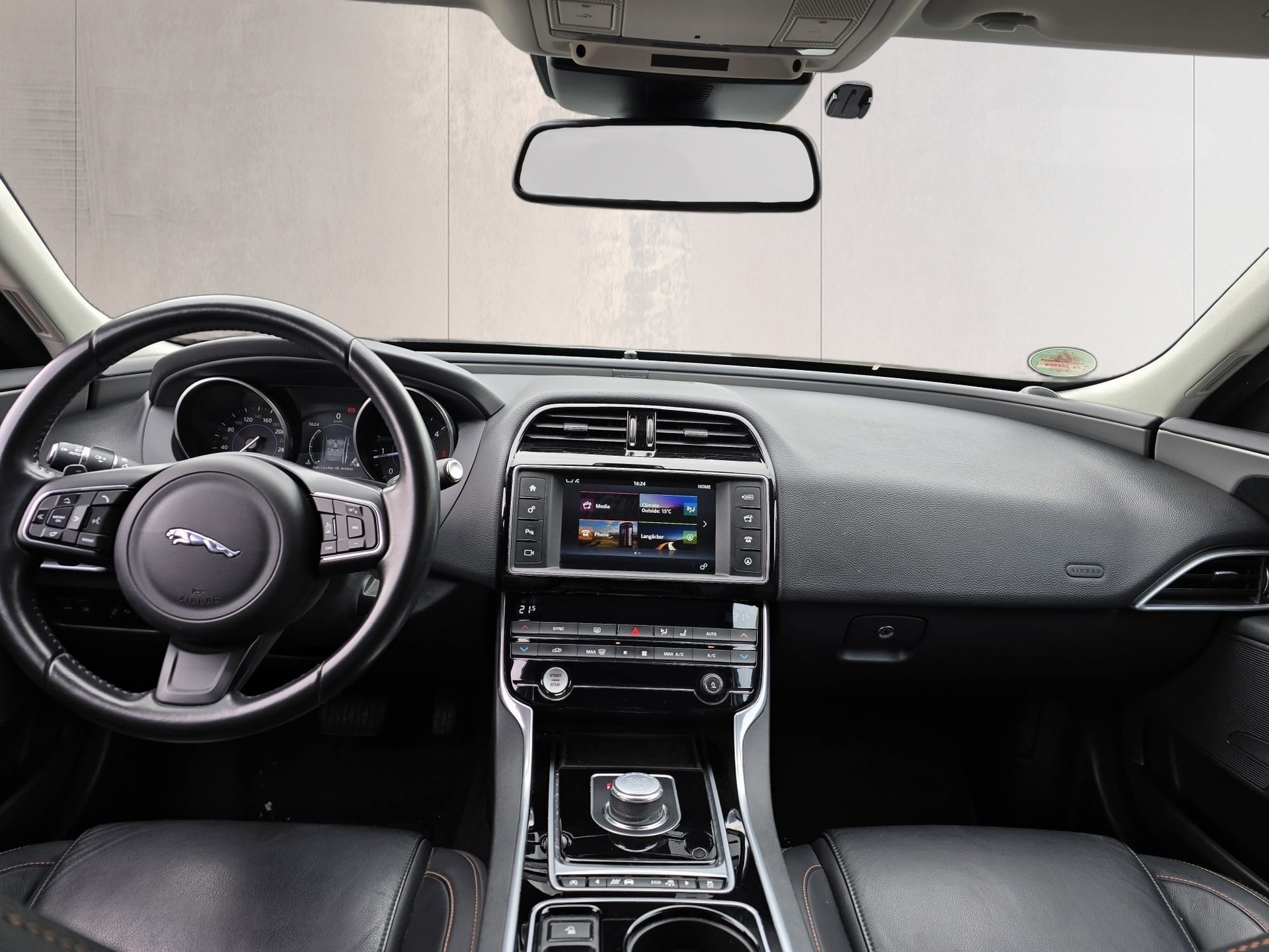 JAGUAR XE 20d Automatik 180 PS-image-8