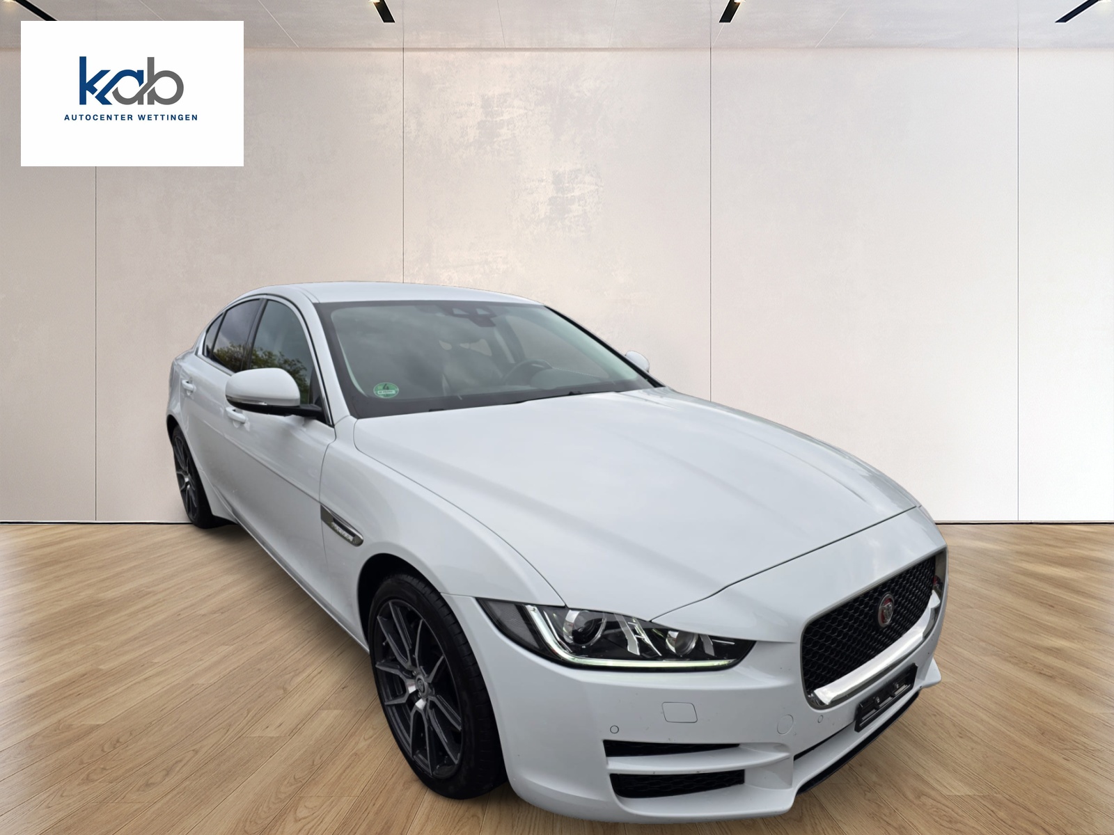 JAGUAR XE 20d Automatik 180 PS-image-2