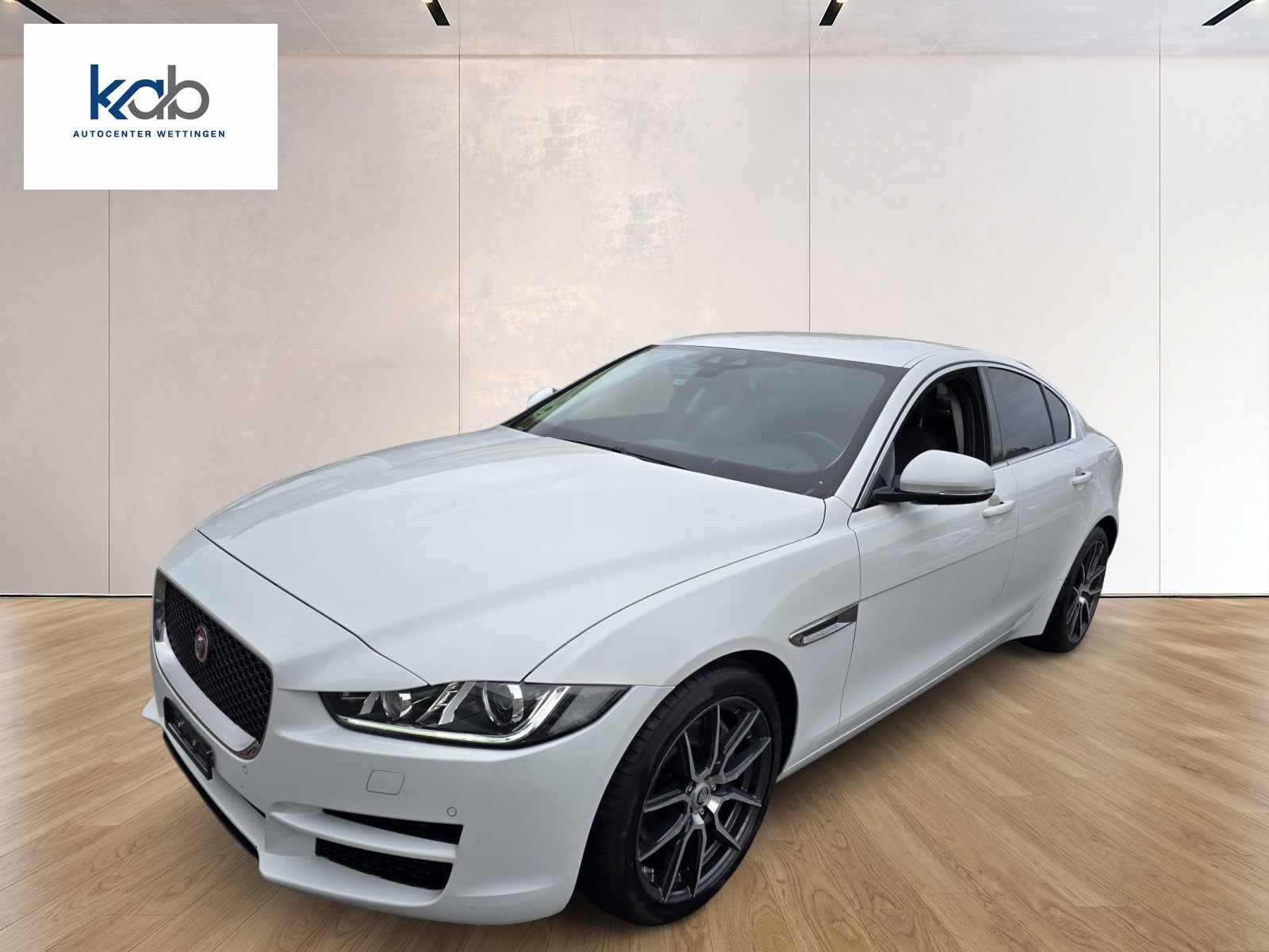 JAGUAR XE 20d Automatik 180 PS-image-0