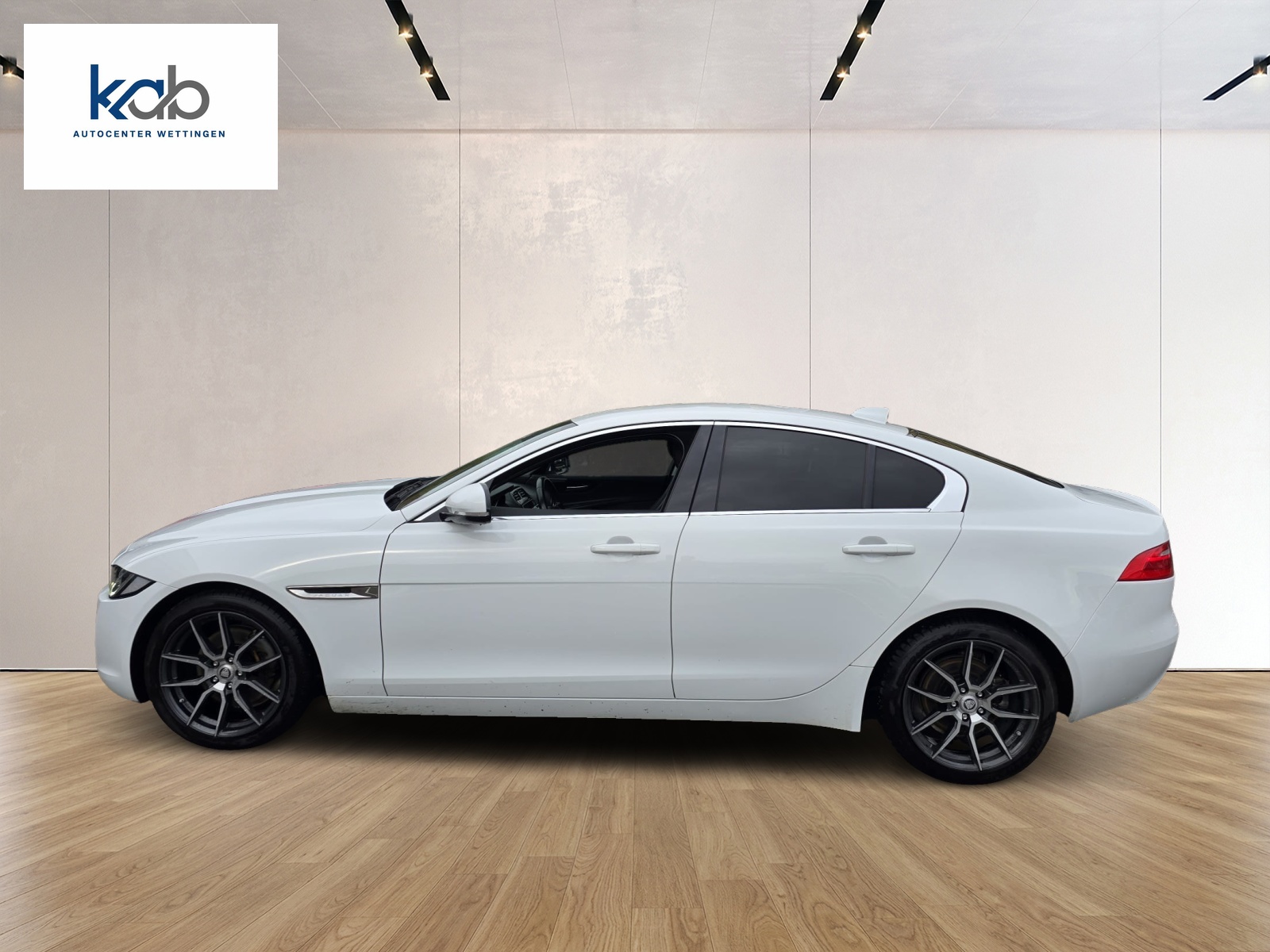 JAGUAR XE 20d Automatik 180 PS-image-6