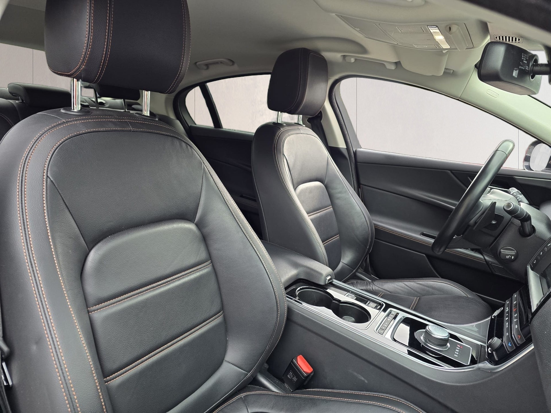 JAGUAR XE 20d Automatik 180 PS-image-14