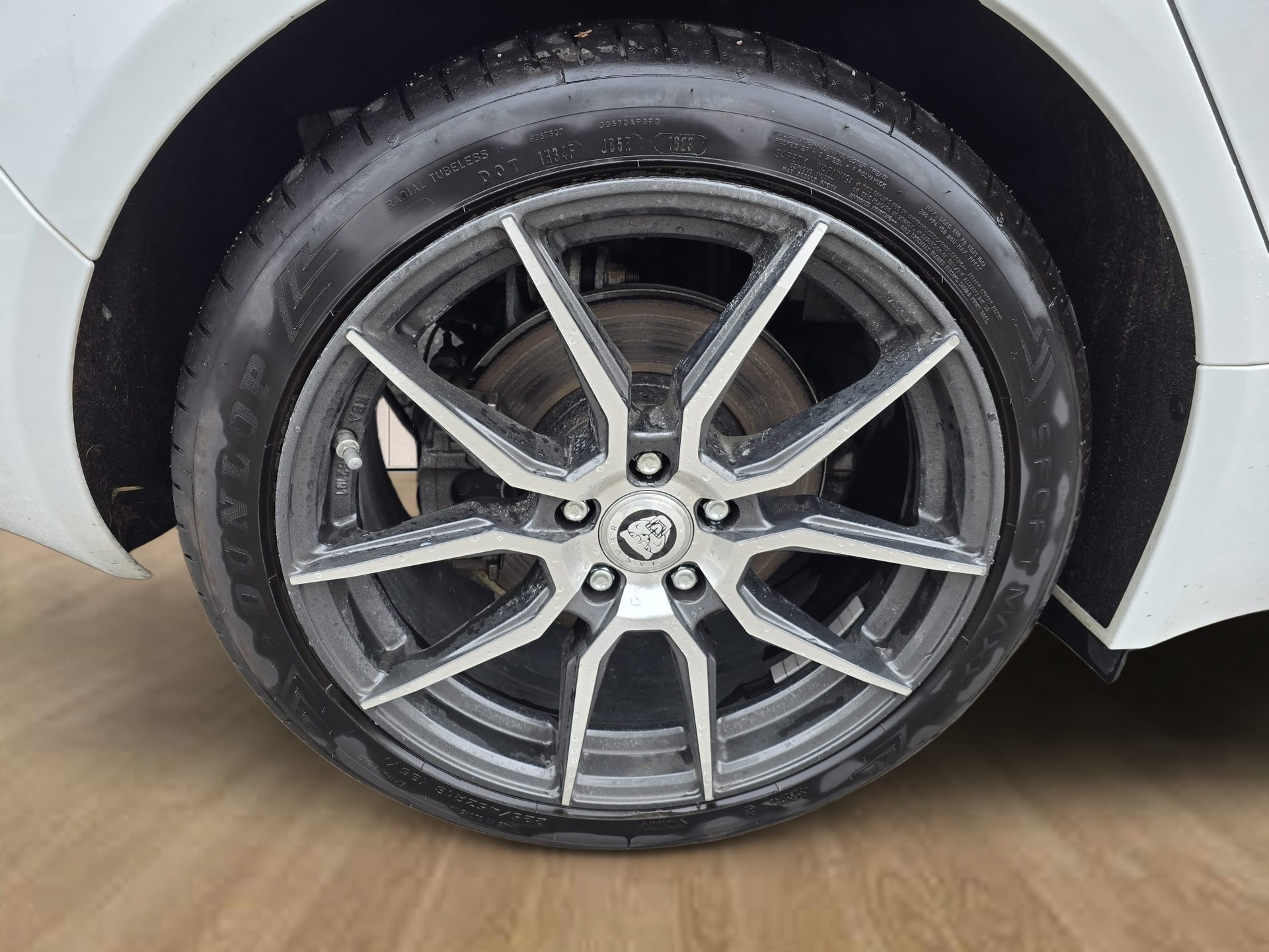 JAGUAR XE 20d Automatik 180 PS-image-16