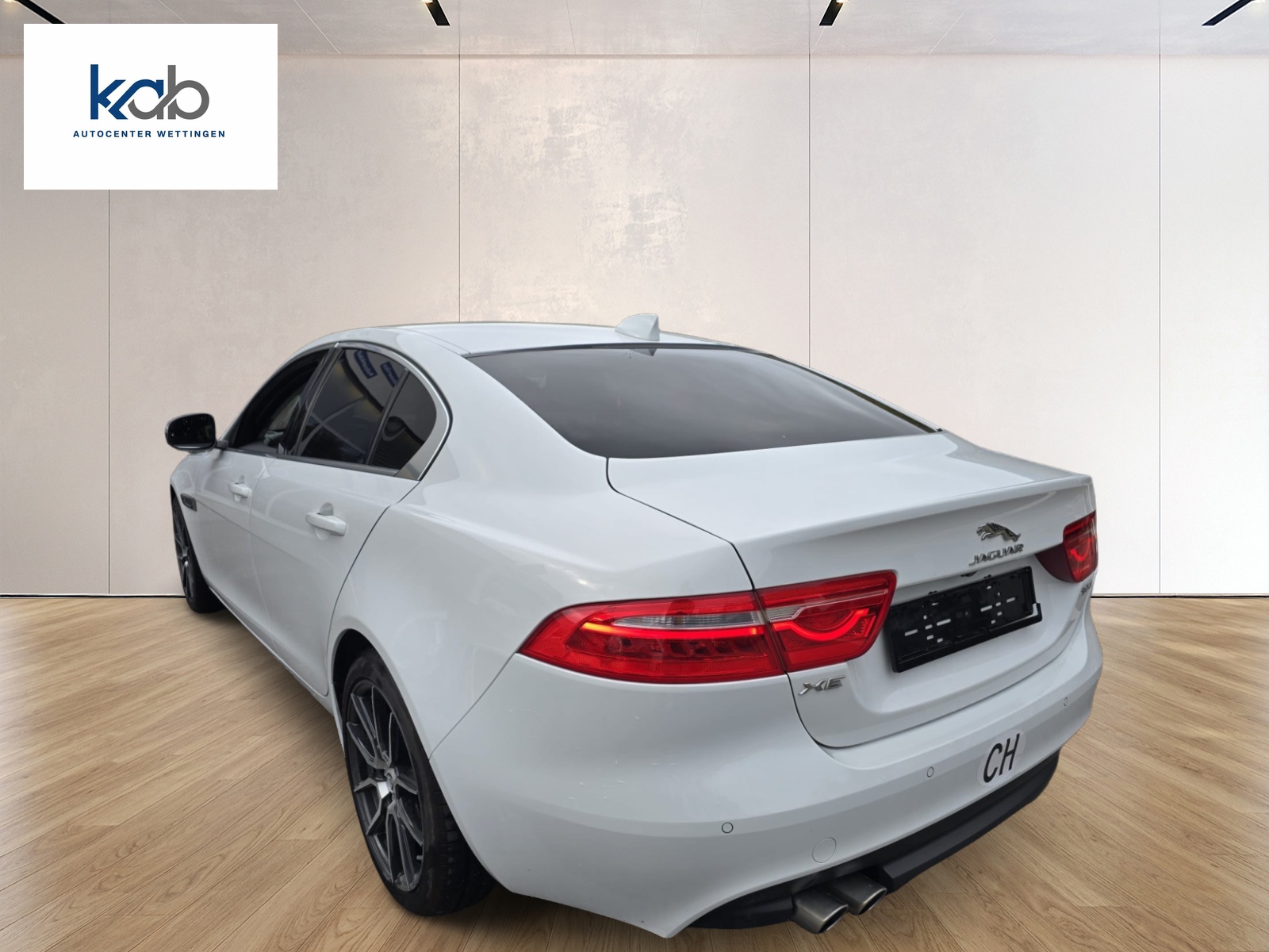 JAGUAR XE 20d Automatik 180 PS-image-5