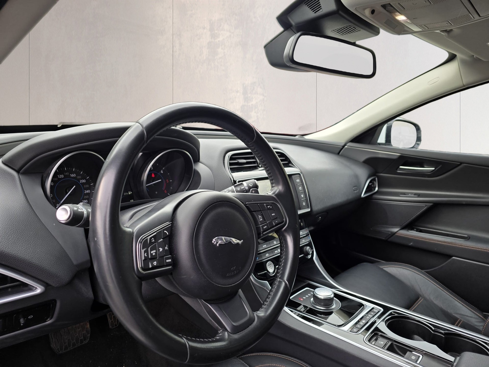 JAGUAR XE 20d Automatik 180 PS-image-10