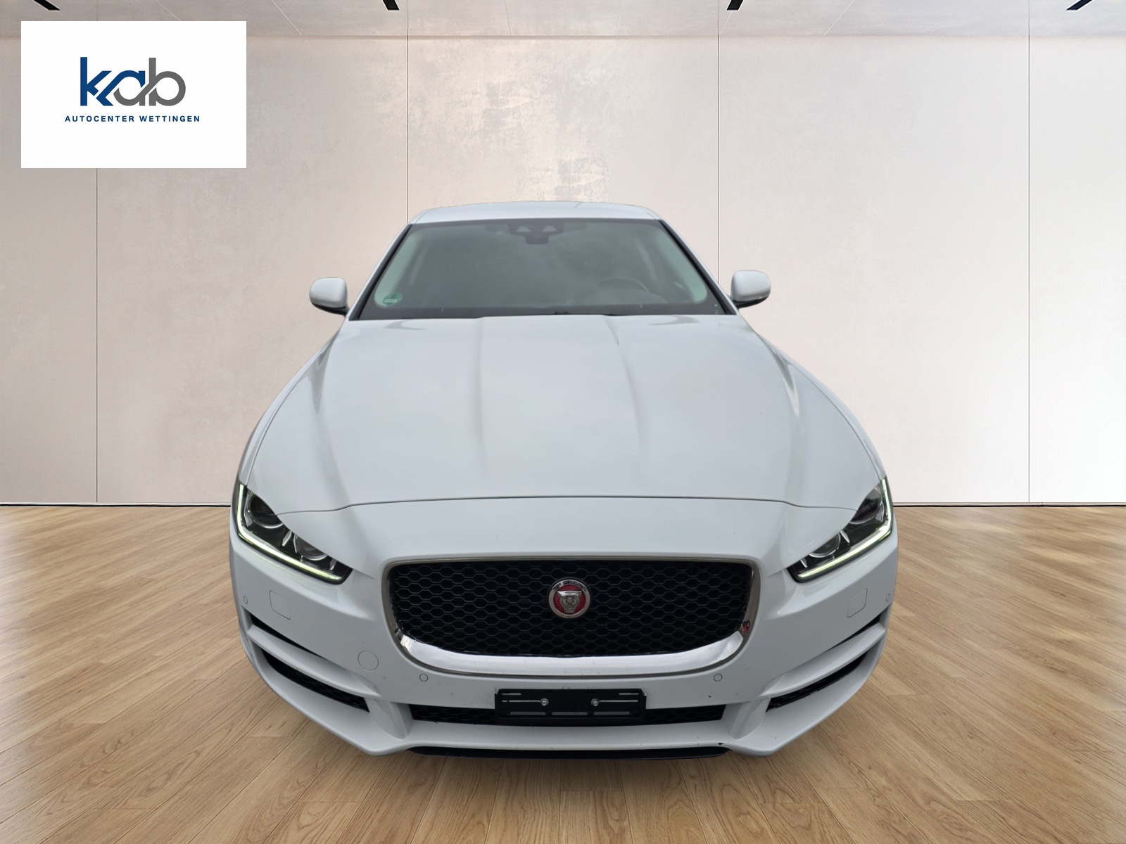 JAGUAR XE 20d Automatik 180 PS-image-1