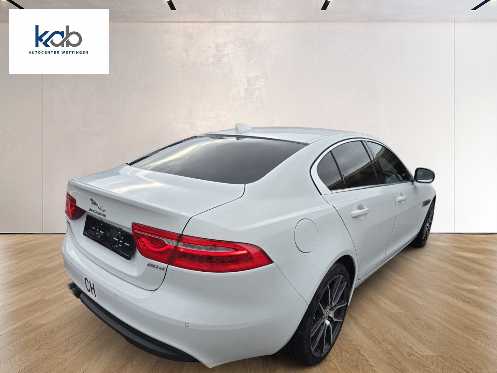 JAGUAR XE 20d Automatik 180 PS-image-3