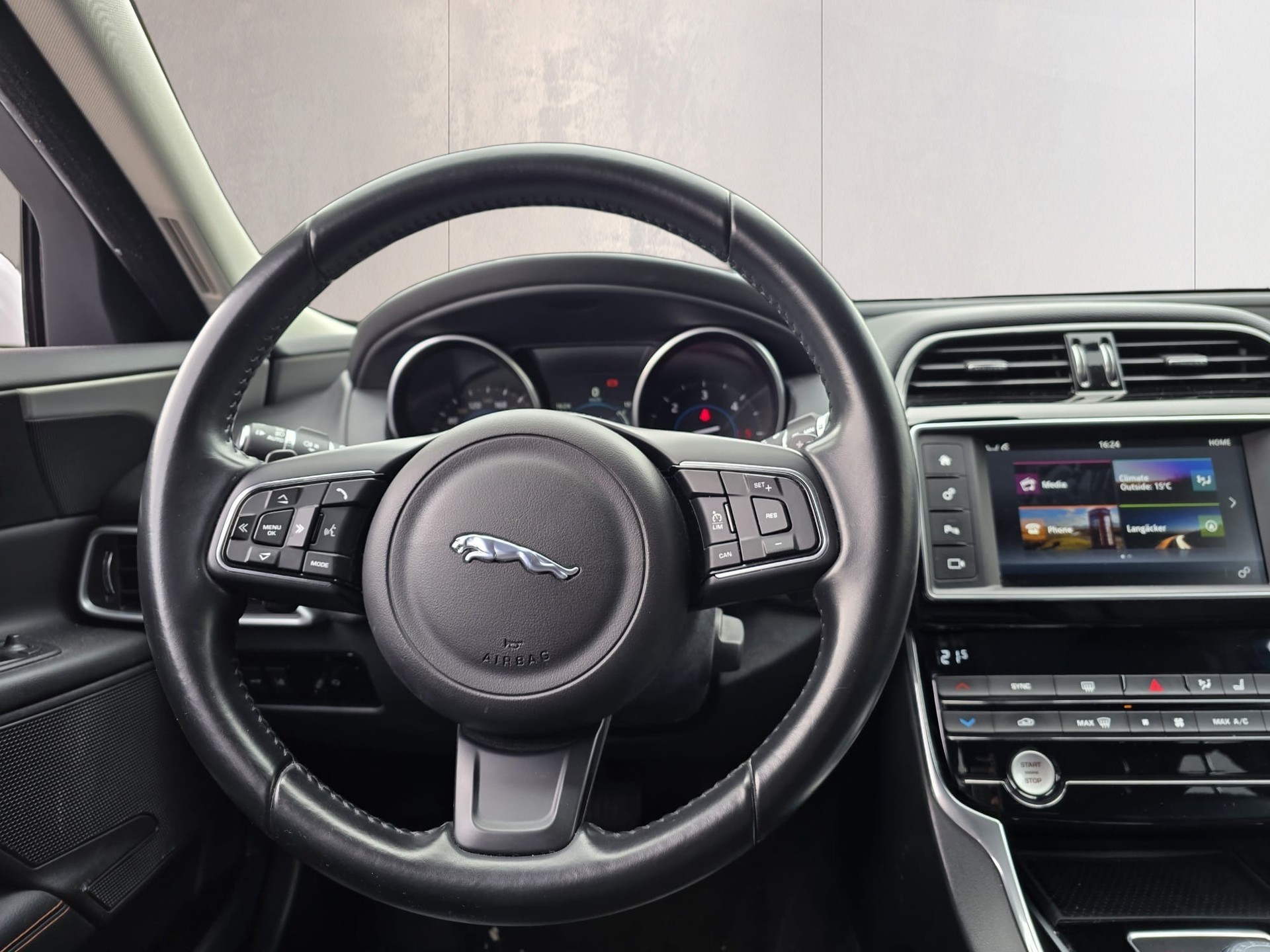 JAGUAR XE 20d Automatik 180 PS-image-9