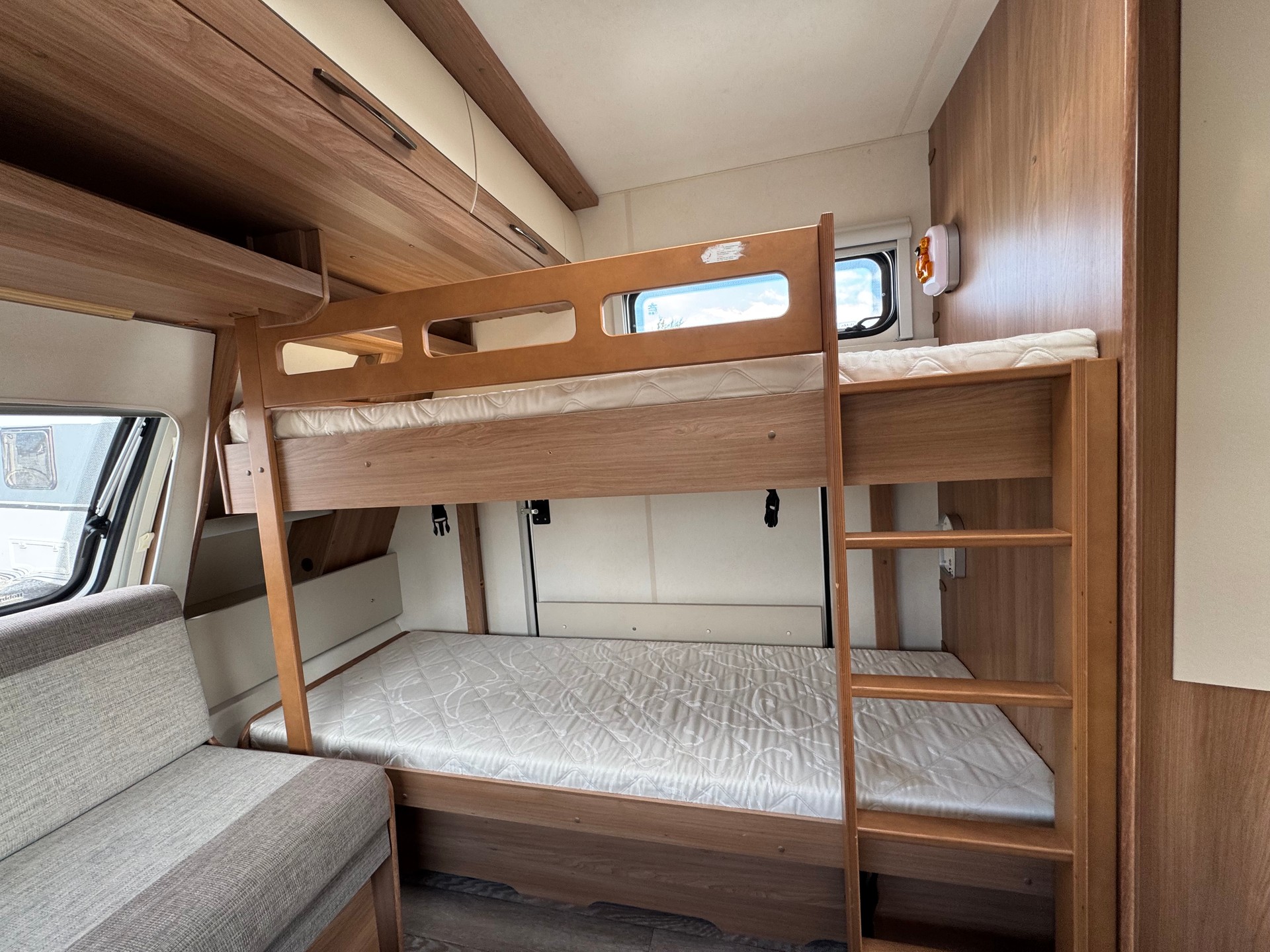 HOBBY De Luxe - Hubbett Kajüte Stockbett --image-9