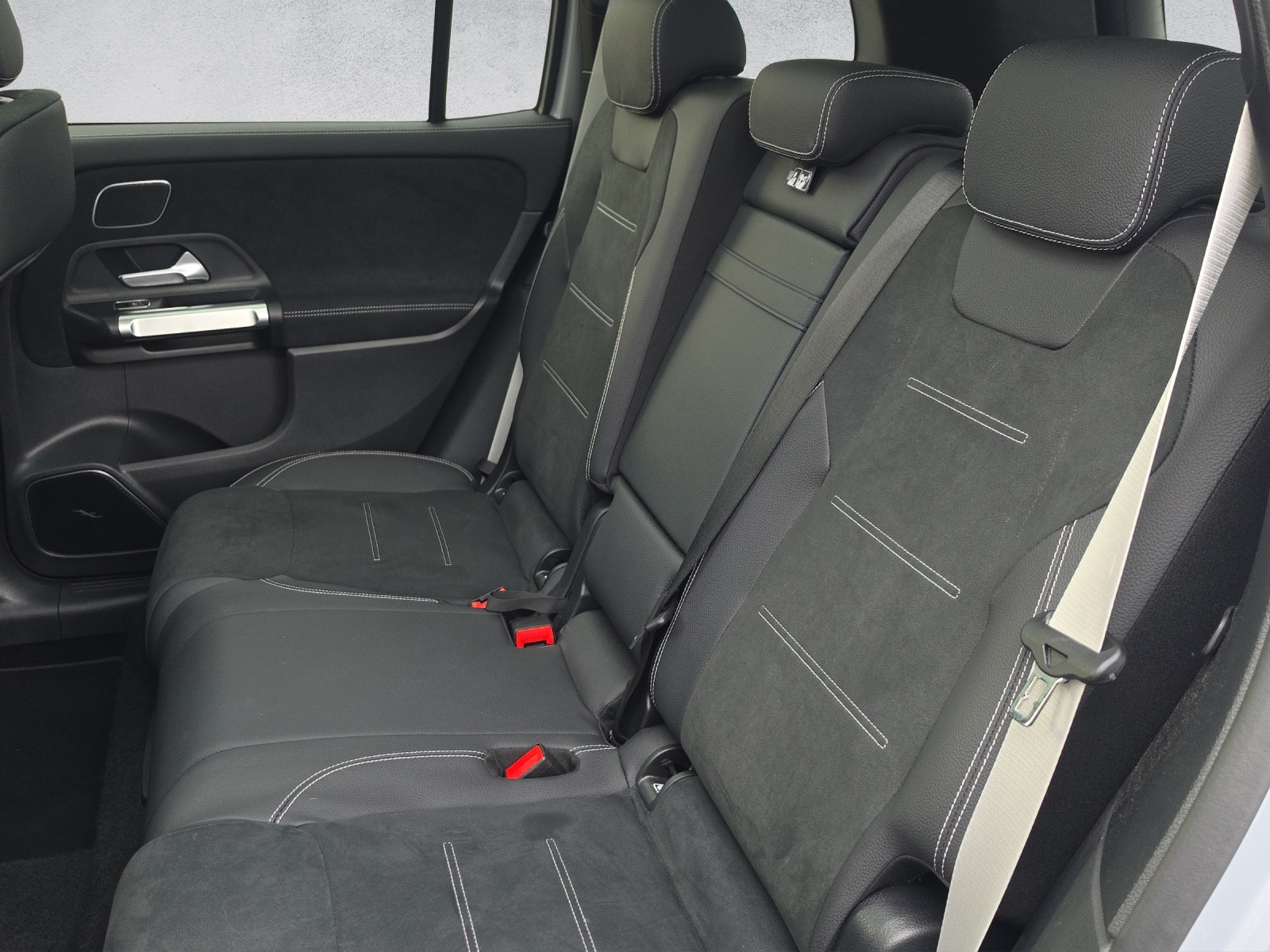 MERCEDES-BENZ GLB 220 4Matic AMG Line 8G-Tronic-image-15